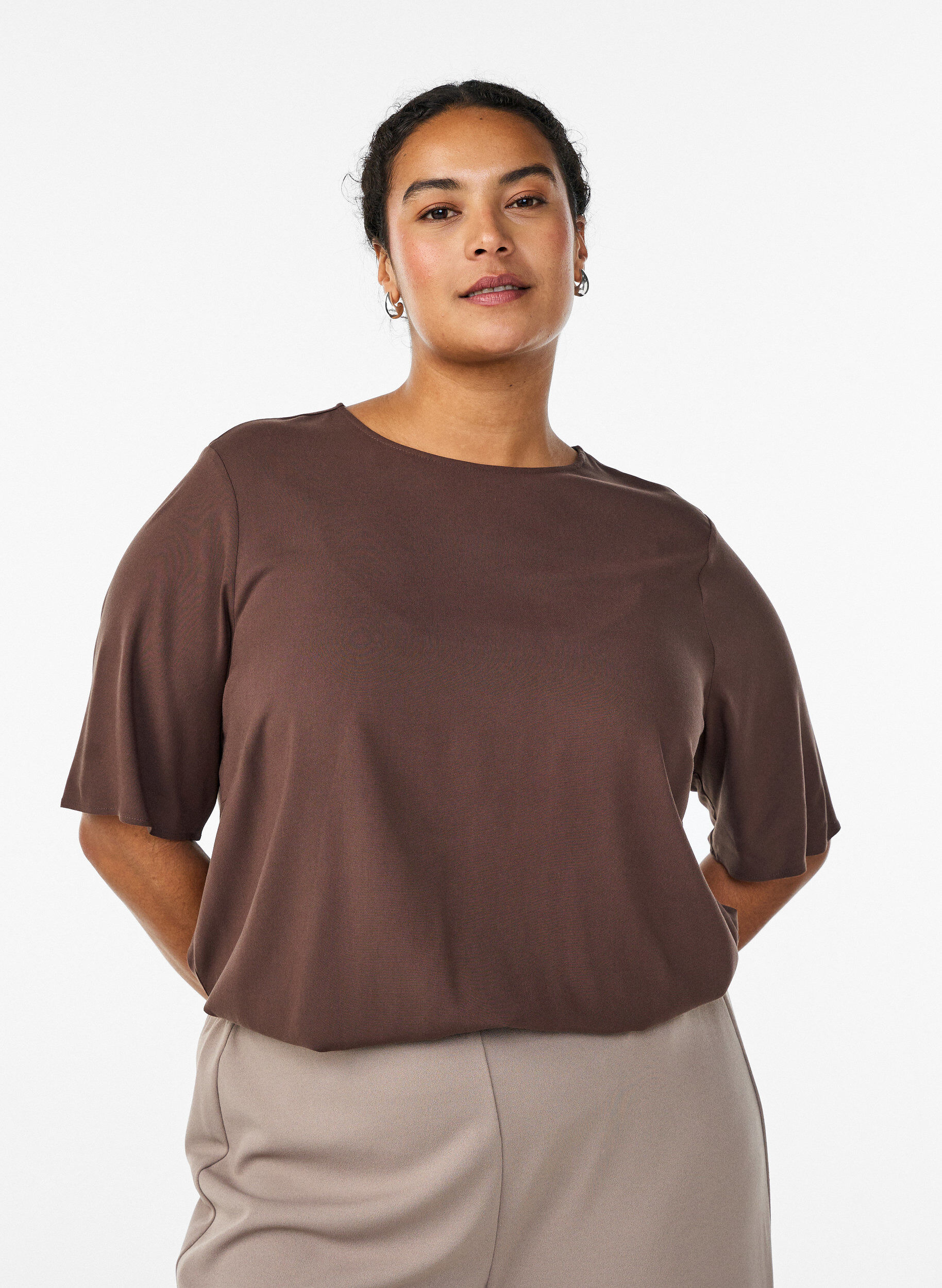 Kort&aelig;rmet v&aelig;vet bluse med rund hals, Brun, Model