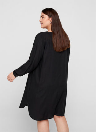 Langærmet kjole i viskose, Black, Model image number 1