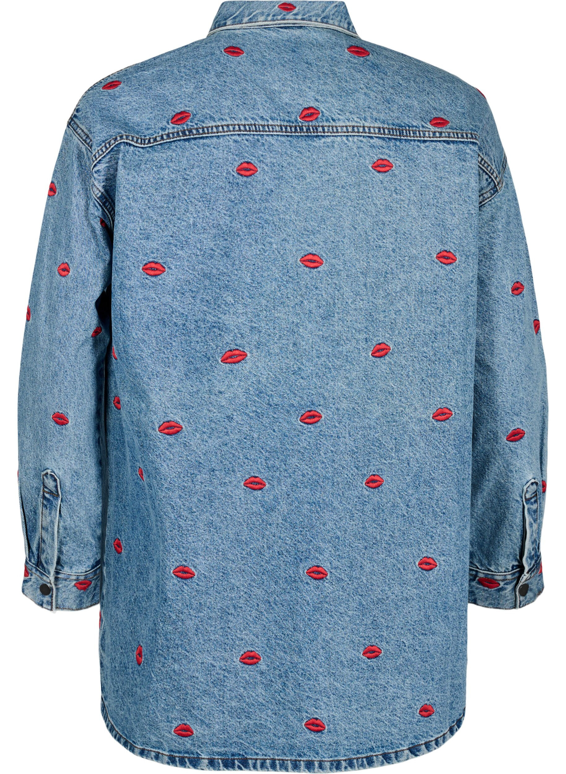 Zizzi L&oslash;s denimskjorte med broderede lips, Light Blue Kiss, Packshot image number 1