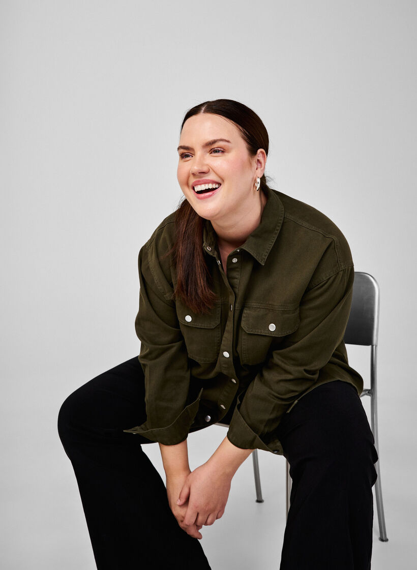 Ensfarvet denimskjorte med brystlommer, Forest Night, Image image number 0