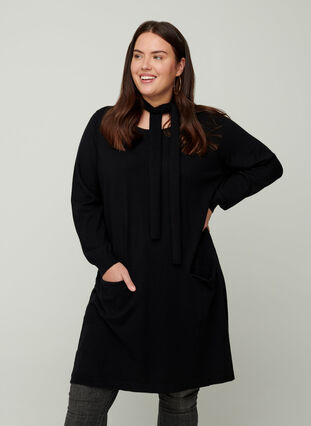 Langærmet strikkjole med lommer, Black, Model image number 0