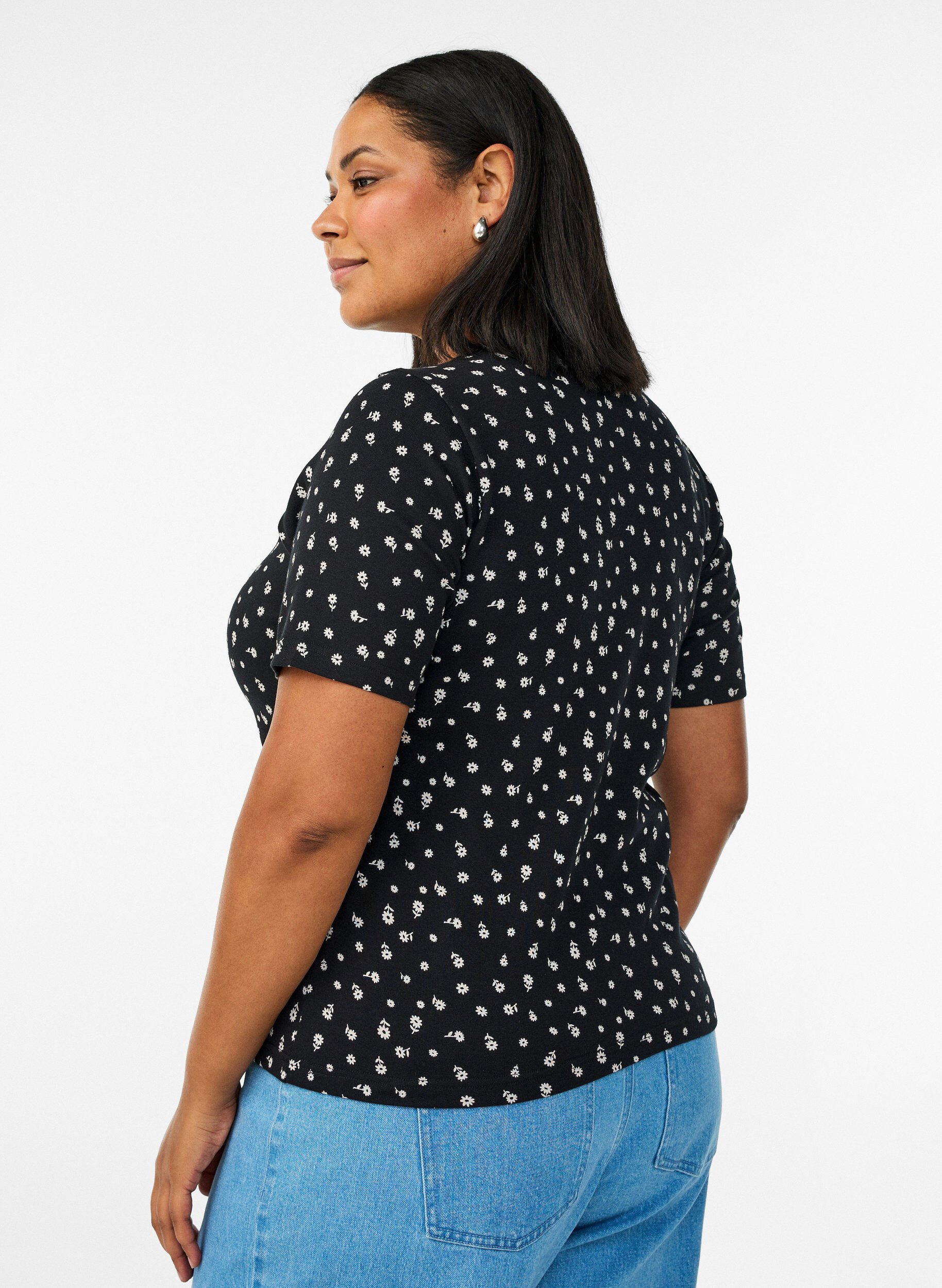 Zizzi T-shirt i bomuld med allover print, Sort, Model image number 2