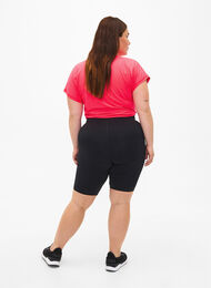 Tætsiddende træningsshorts med lomme, Black, Model