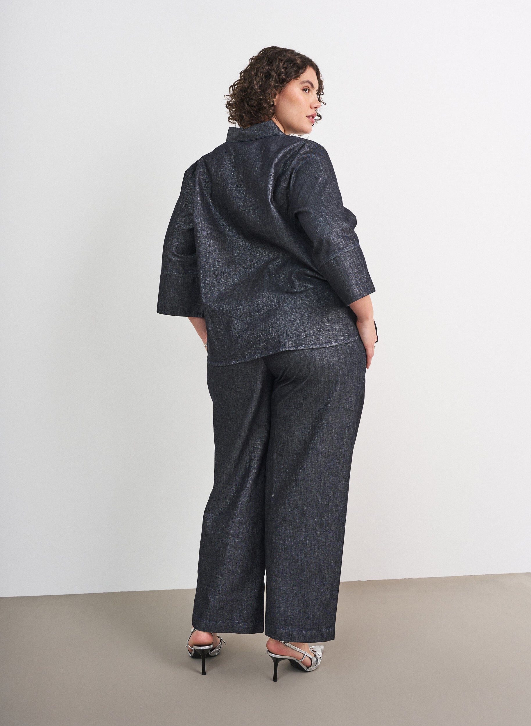 ZizziDenimbukser med glimmertr&aring;d og lige ben, Gr&aring;, Model image number 1