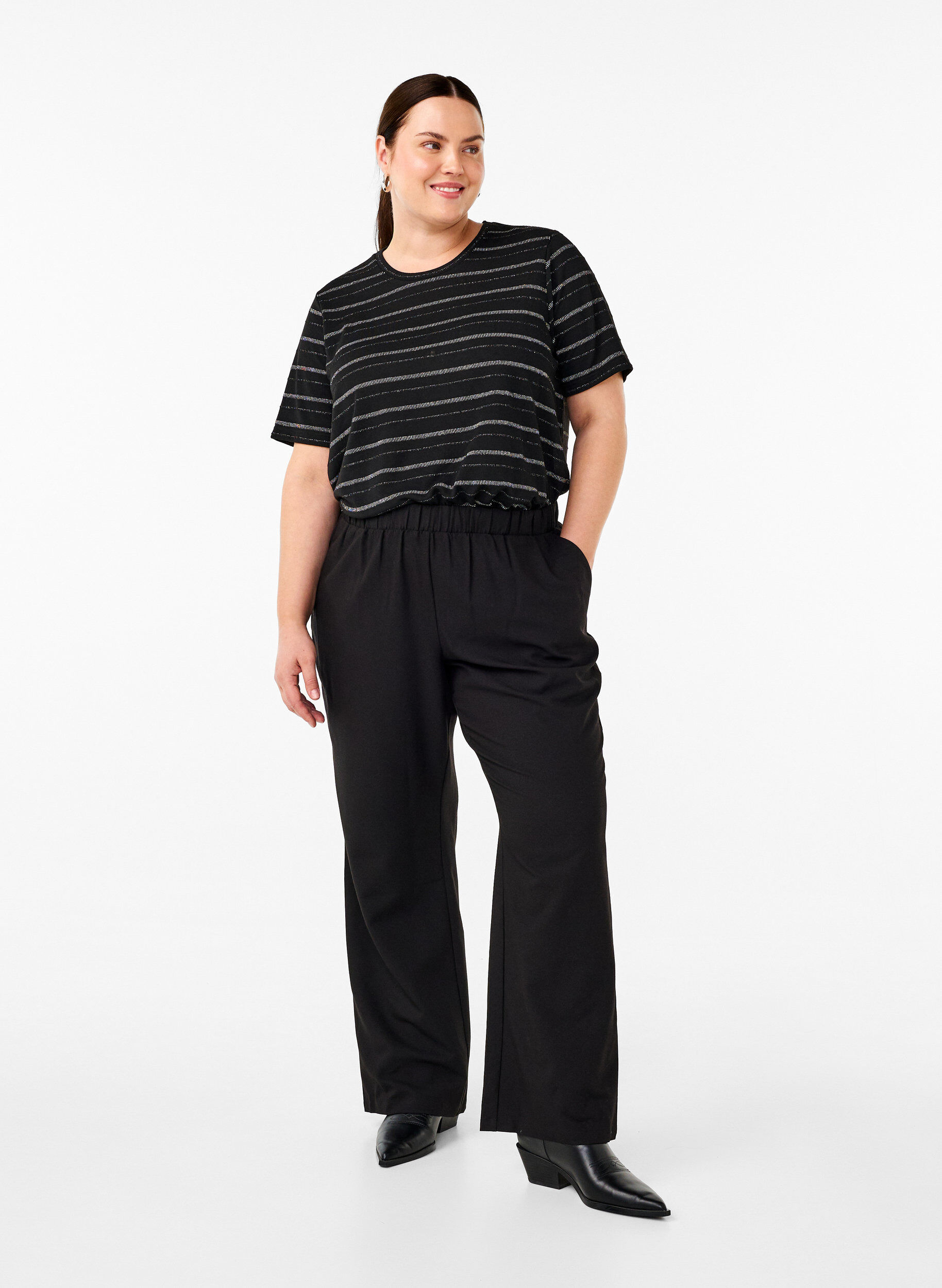 Zizzi T-shirt med s&oslash;lv glimmer, Black w. Silver, Model image number 2