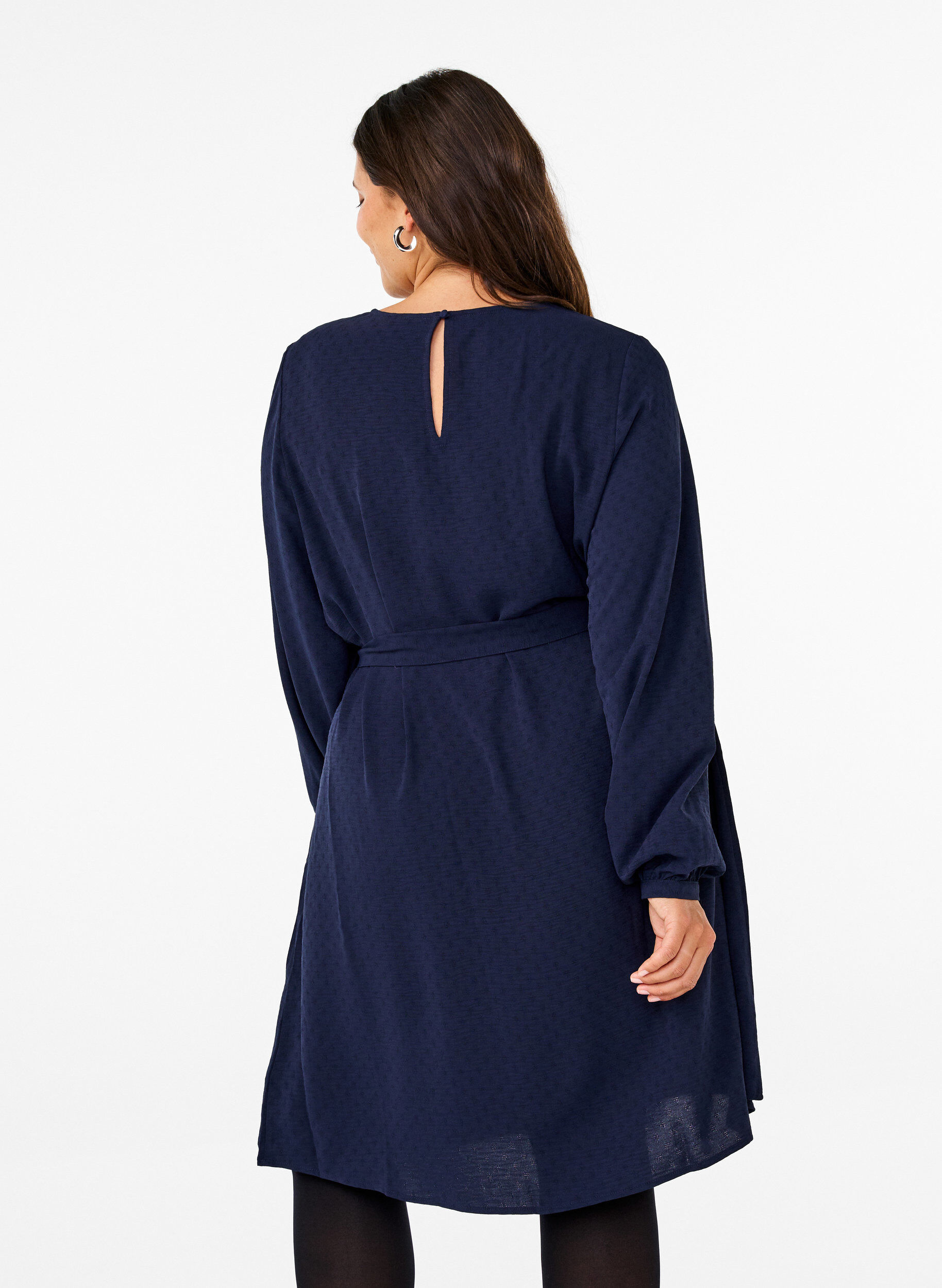 Zizzi Kort kjole med tekstur og bindeb&aring;nd, Navy Blazer, Model image number 1