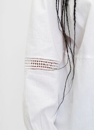 Skjorte med flæsekrave og crochetbånd, Bright White, Model image number 3