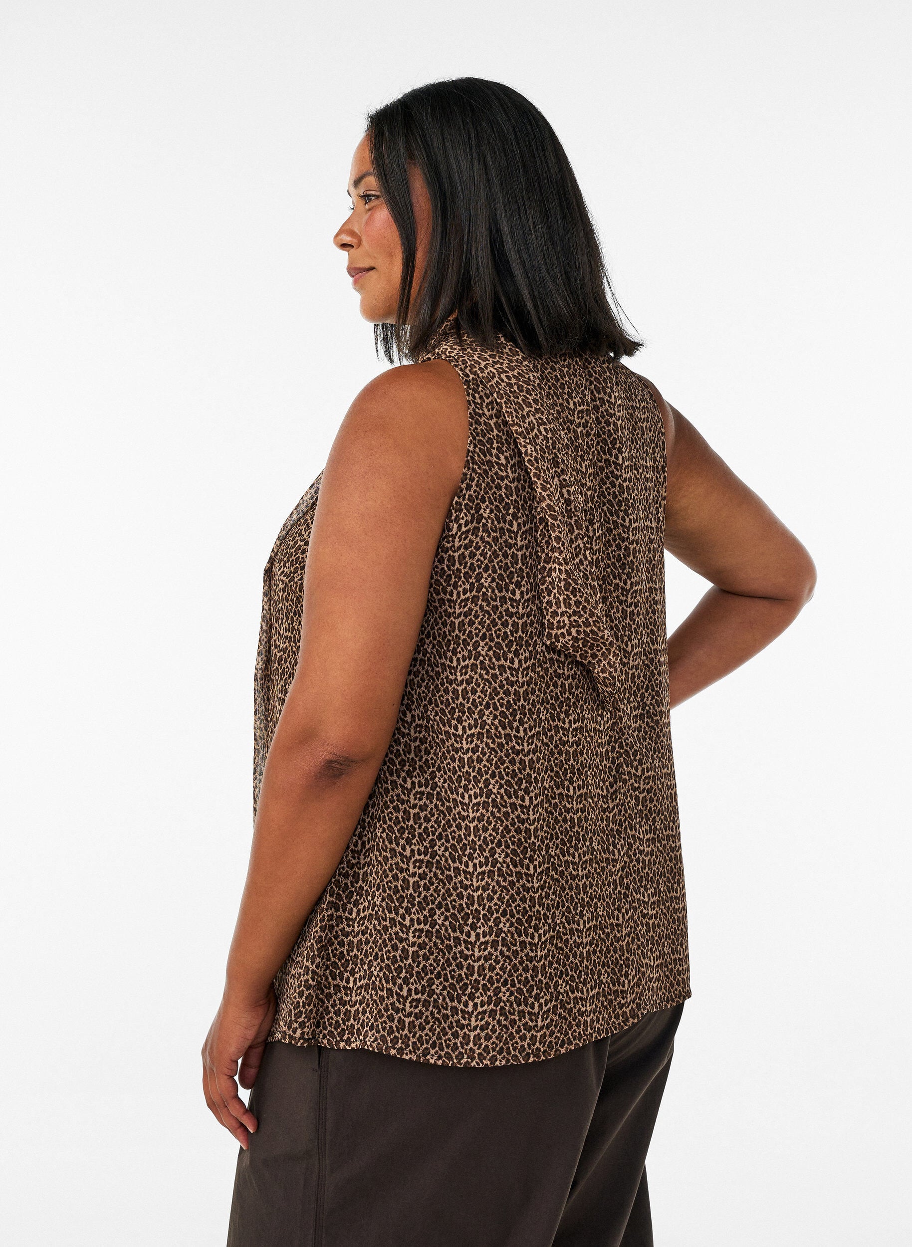 Zizzi&AElig;rmel&oslash;s bluse med h&oslash;j hals og sl&oslash;jfe, Brun, Model image number 2