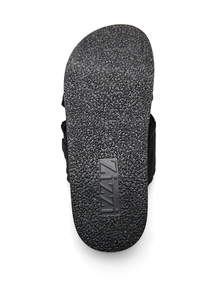 Sandal med krydsremme og fl&aelig;sekanter, Sort, Packshot image number 4