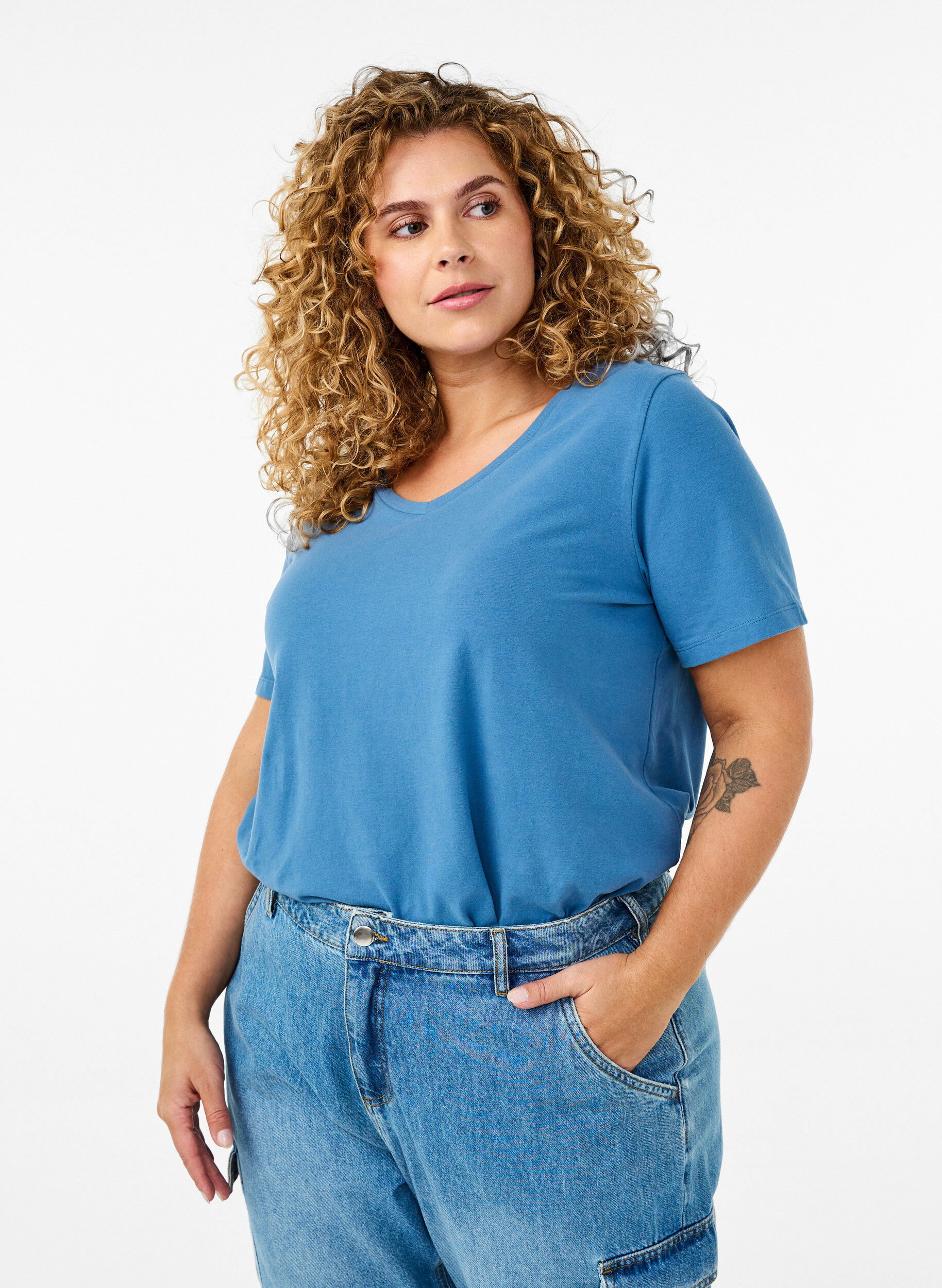 Ensfarvet basis t-shirt i bomuld, Bl&aring;, Model