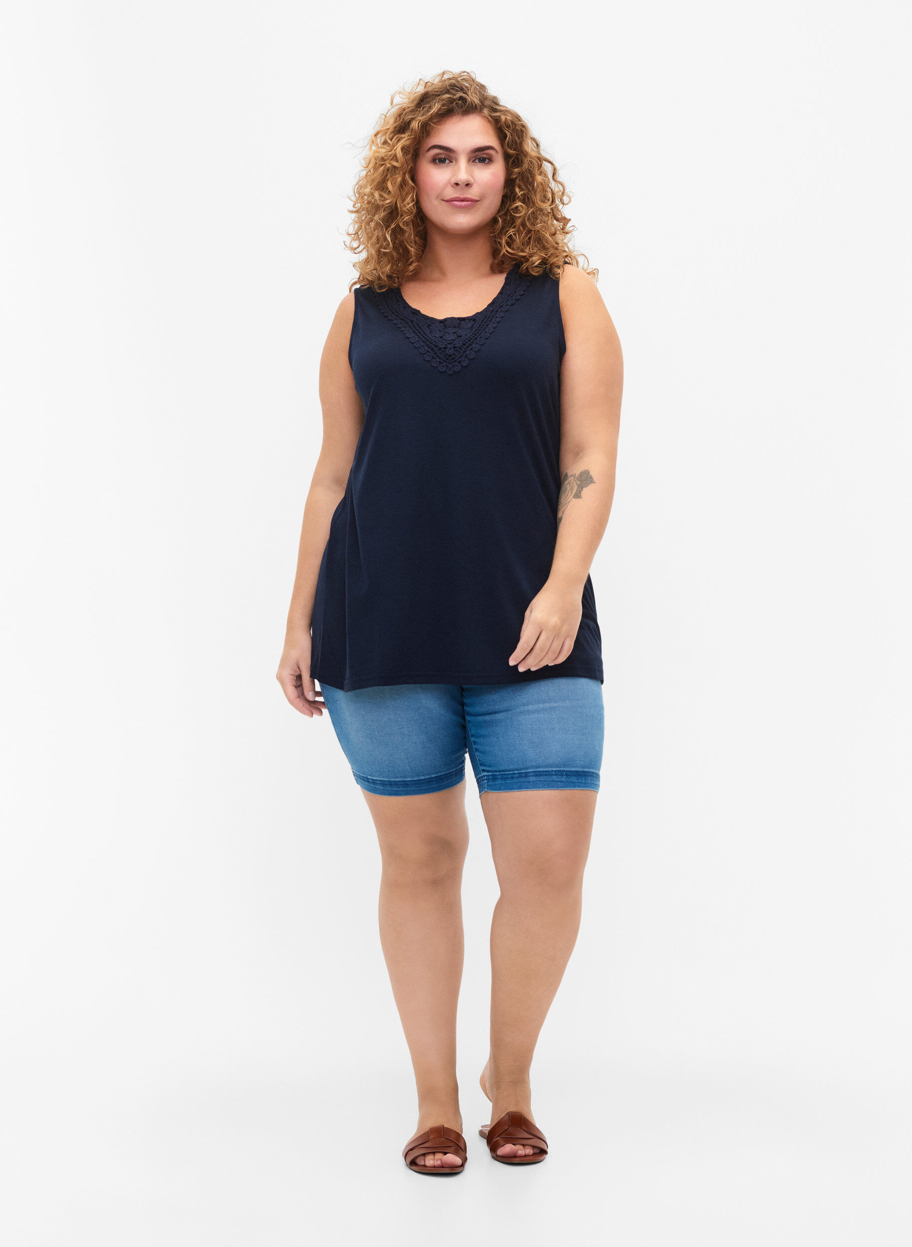 Zizzi &AElig;rmel&oslash;s top med blonde, Total Eclipse, Model image number 2