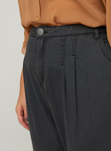 Slouchy fit Saga jeans med høj talje, Black washed down, Model image number 1