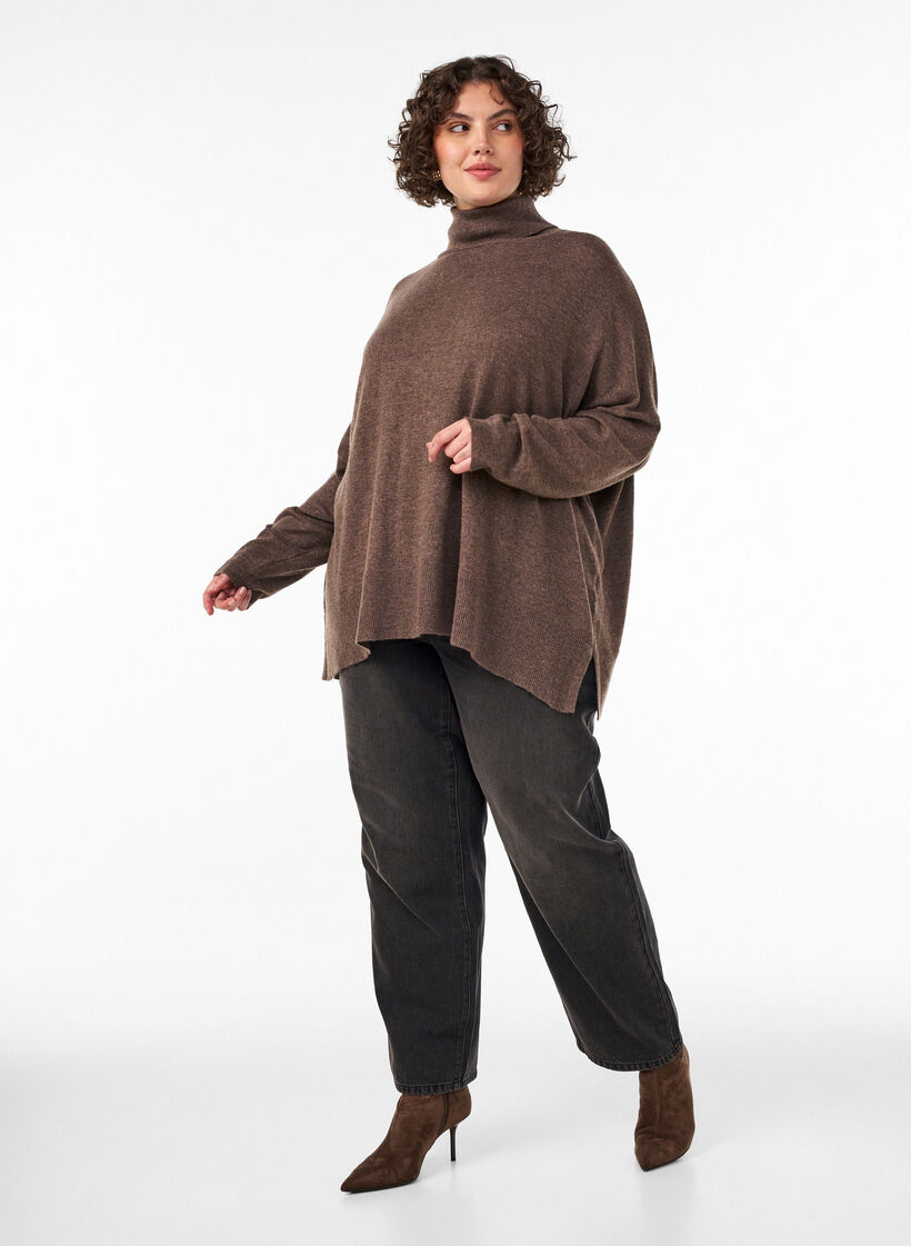 Strikbluse med rullekrave og l&oslash;s pasform, Brun, Model image number 1