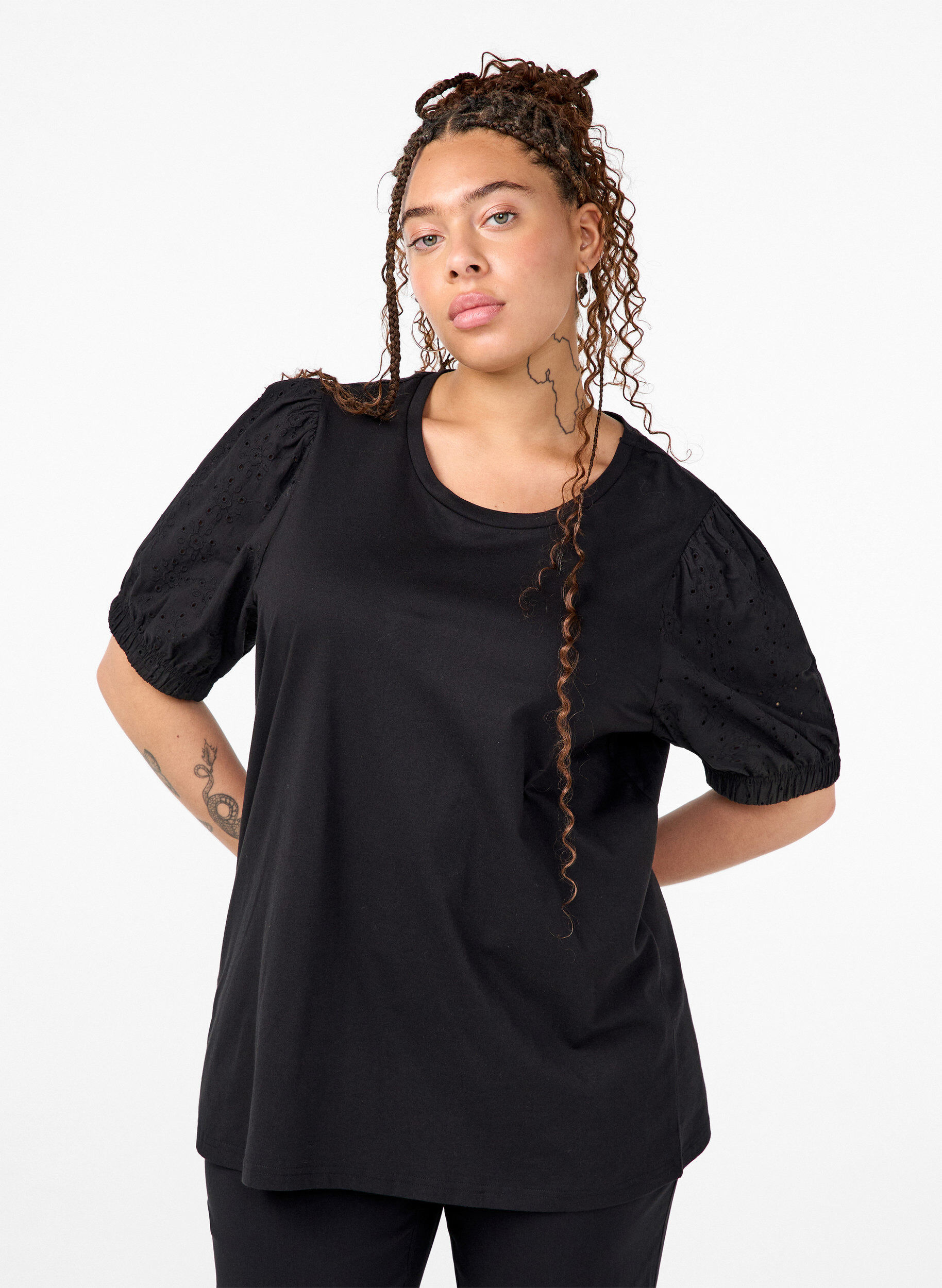 Zizzi &Oslash;kologisk bomuldsbluse med broderi anglaise &aelig;rmer, Black, Model image number 0