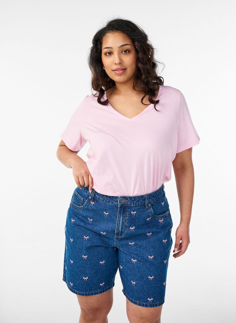 Denim shorts med broderede motiver, Bl&aring;, Model image number 0