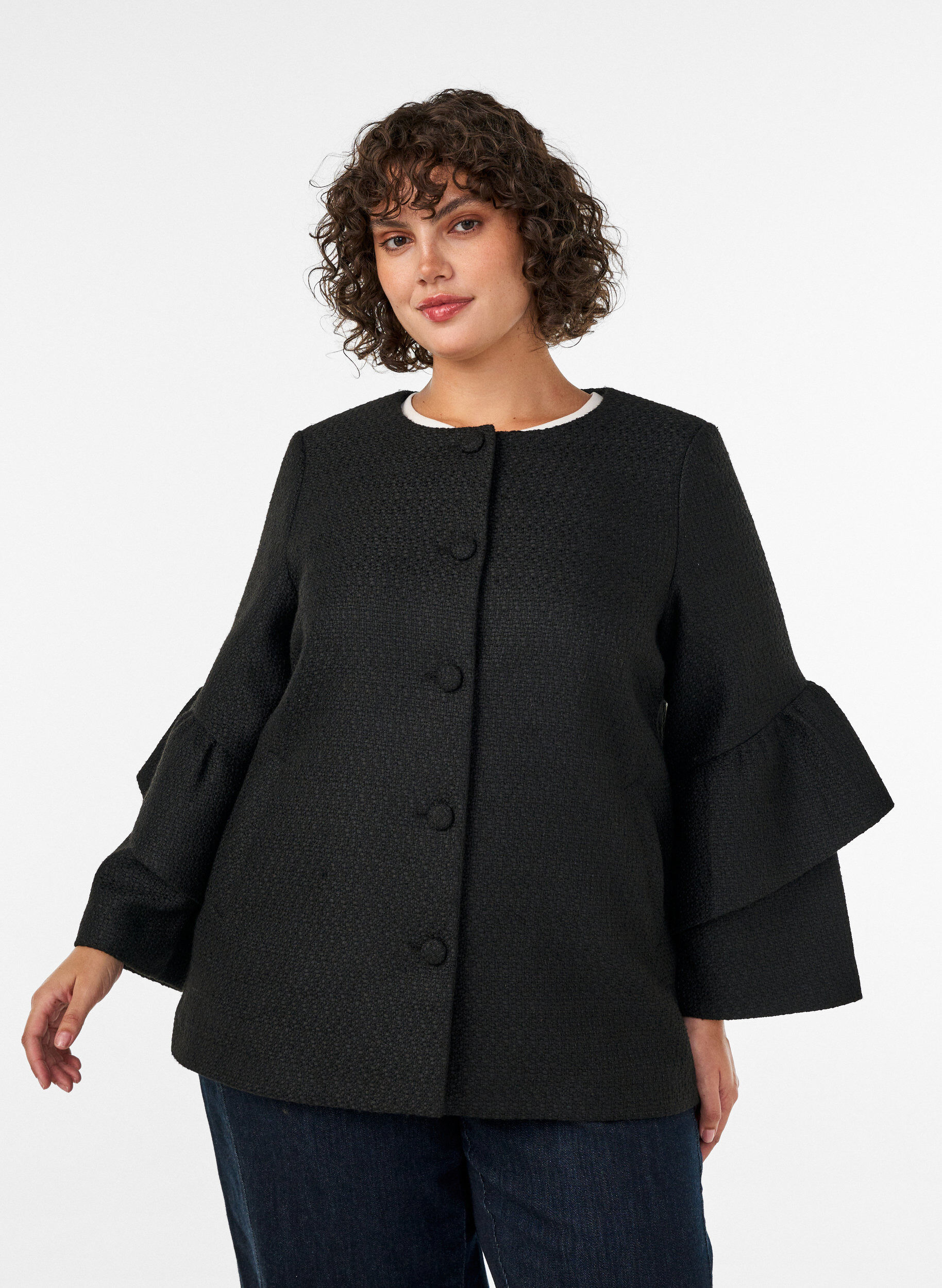 ZizziBoucl&eacute;jakke med fl&aelig;sedetaljer, Sort, Model image number 3