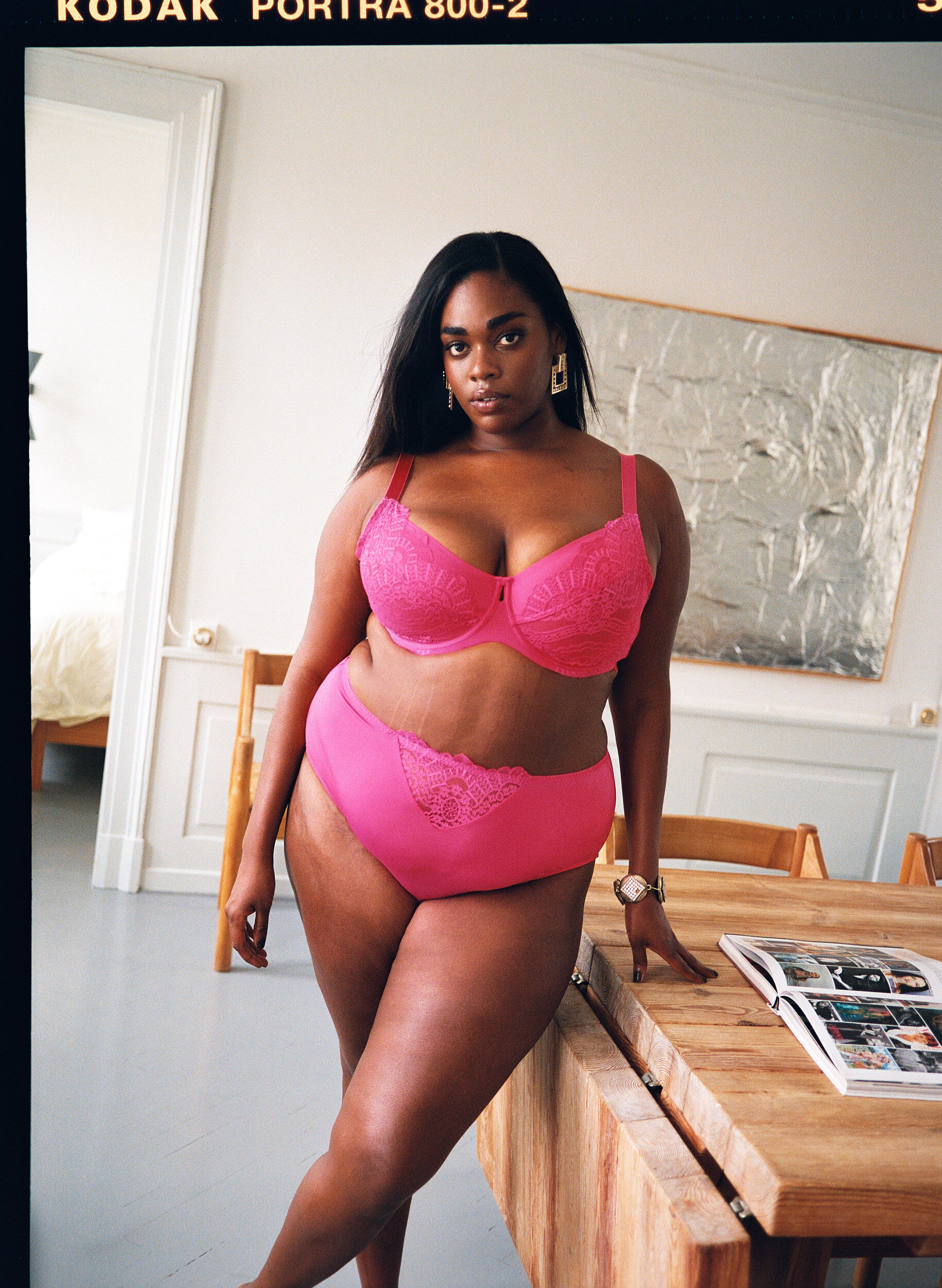 Zizzi Brief trusse i mikrofiber med blondedetaljer, Lyser&oslash;d, Image image number 0