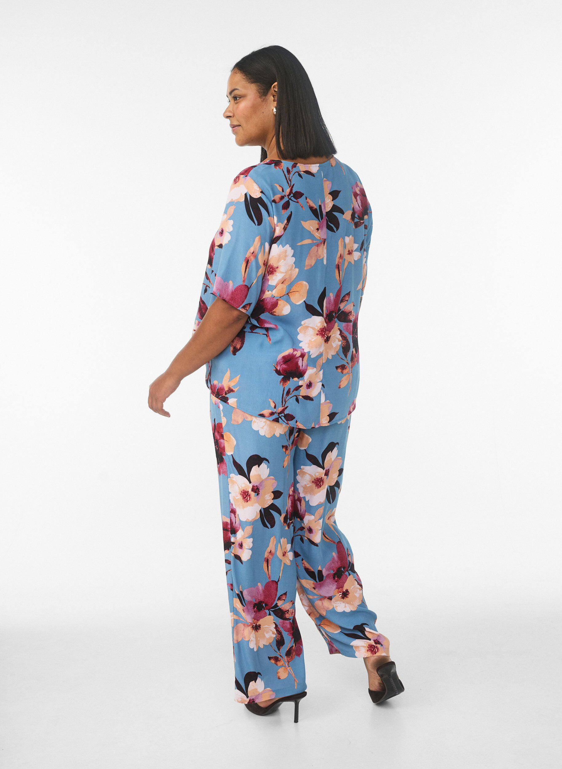 Zizzi L&oslash;se viskosebukser med print, Bl&aring;, Model image number 1