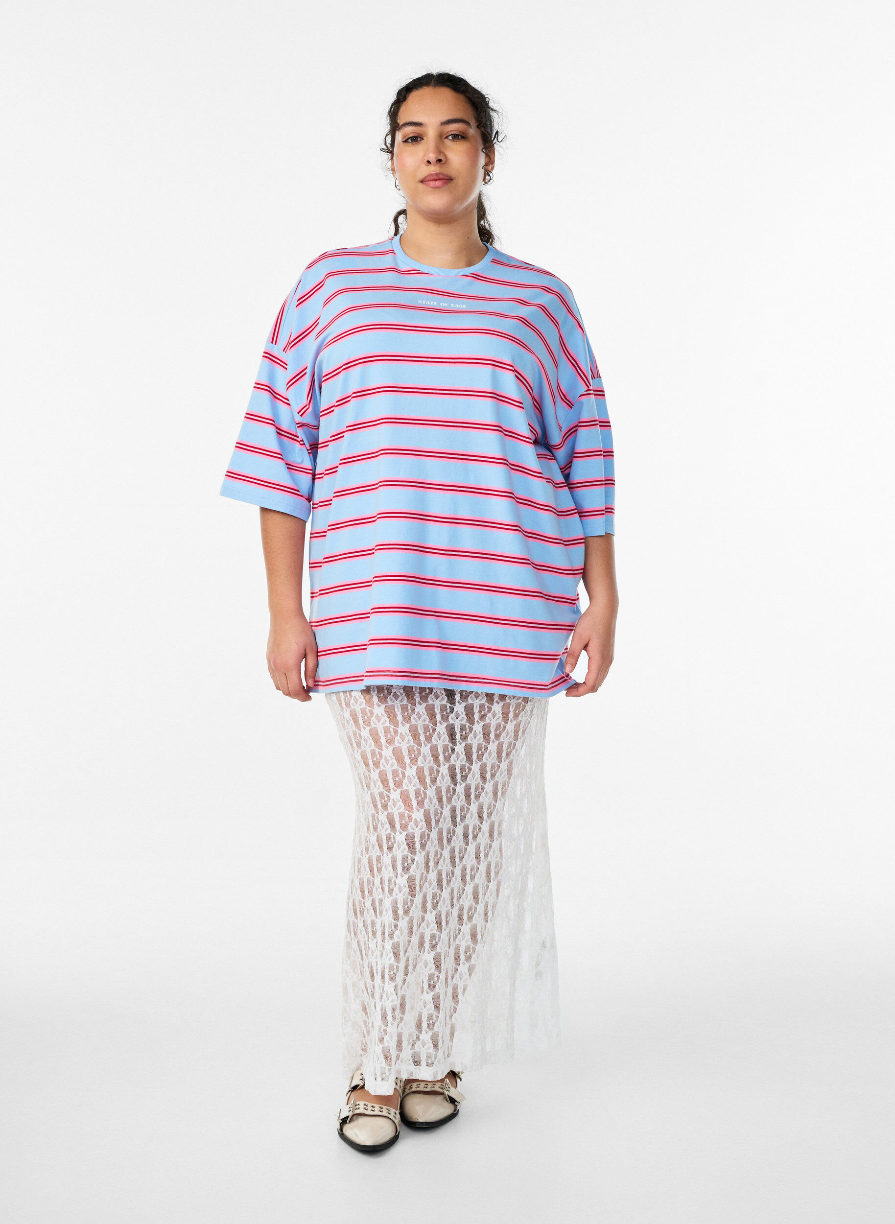 ZizziOversize T-shirt med striber og 1/2 &aelig;rmer, Bl&aring;, Model image number 1