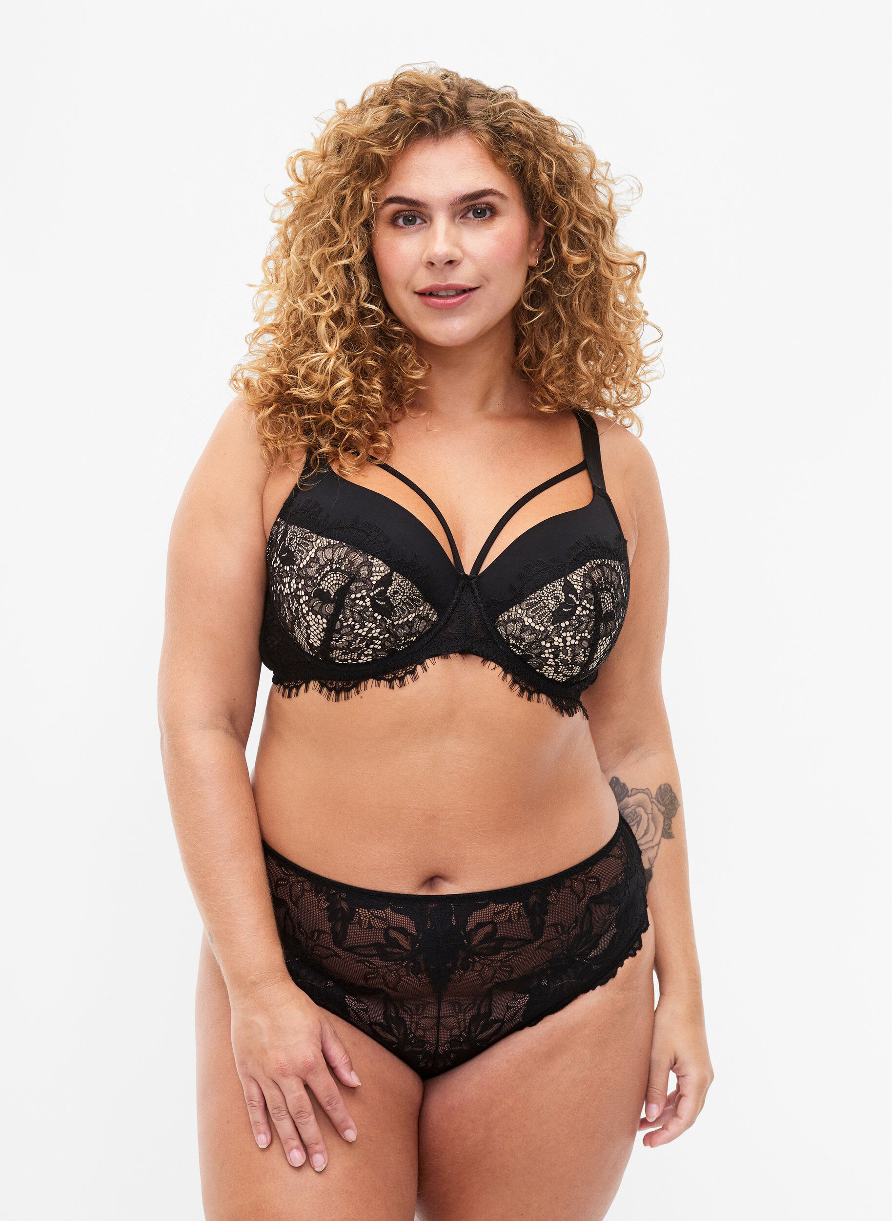 Zizzi Vatteret bh med blonder og string, Black, Model image number 2