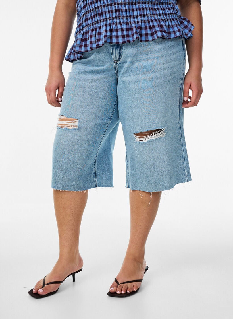 Jeansknickers med slidt look og r&aring; kanter, Bl&aring;, Model