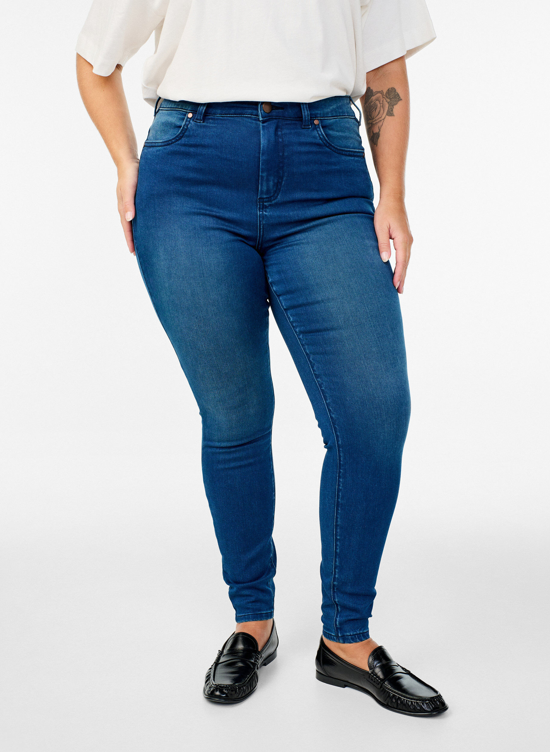 Zizzi Super slim Amy jeans med h&oslash;j talje, Bl&aring;, Model image number 2