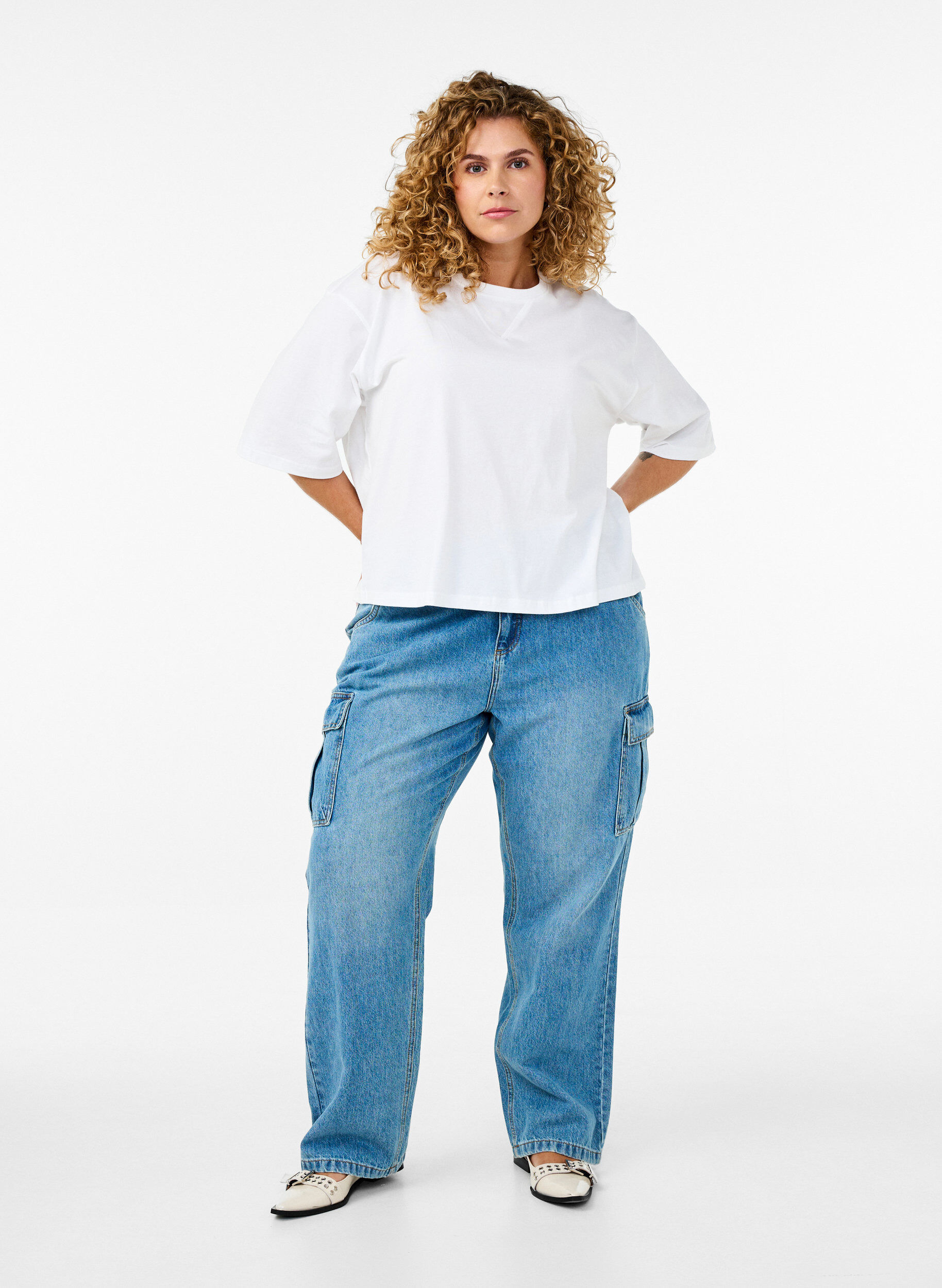 Zizzi Boxy t-shirt i &oslash;kologisk bomuld, Hvid, Model image number 1