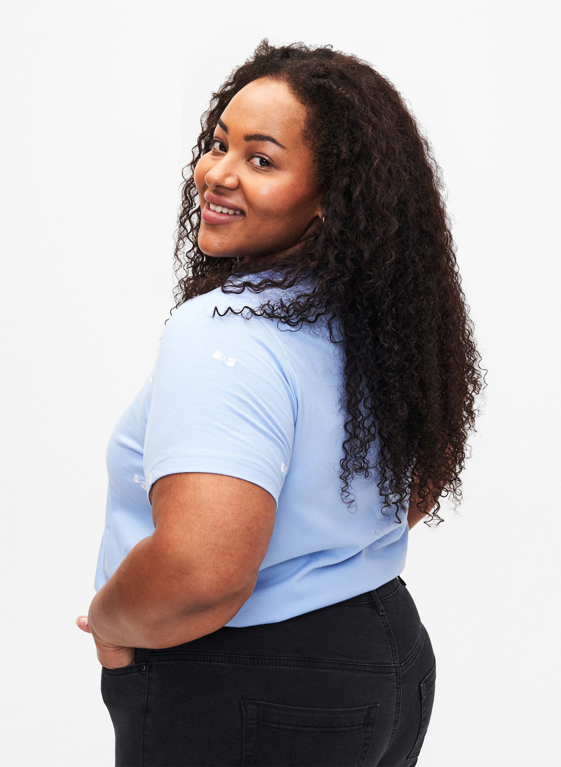 Zizzi T-shirt i &oslash;kologisk bomuld med sl&oslash;jfer., Serenity W. Bow Emb., Model image number 1