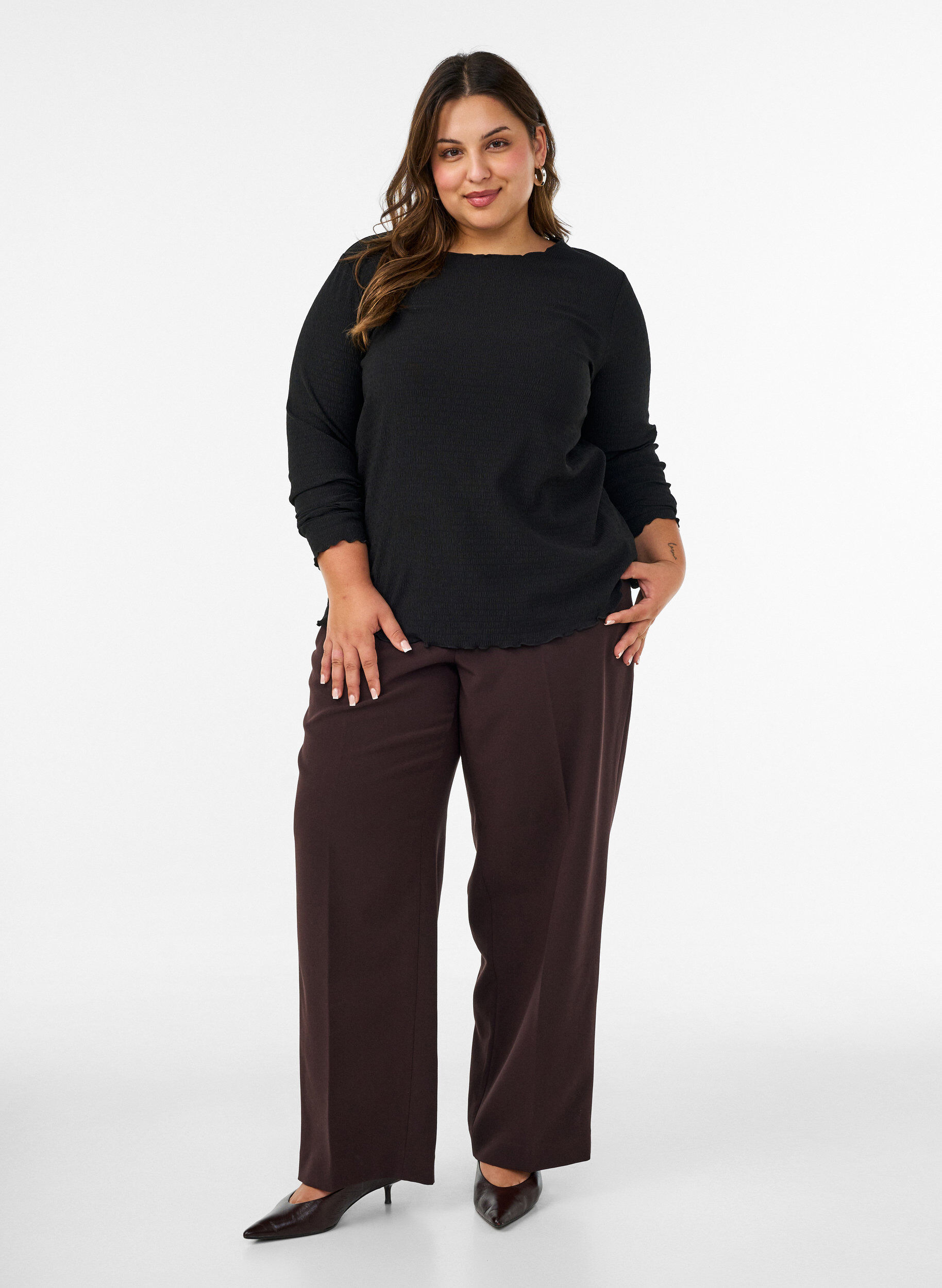 ZizziBluse med struktur og b&oslash;lgede kanter, Sort, Model image number 1