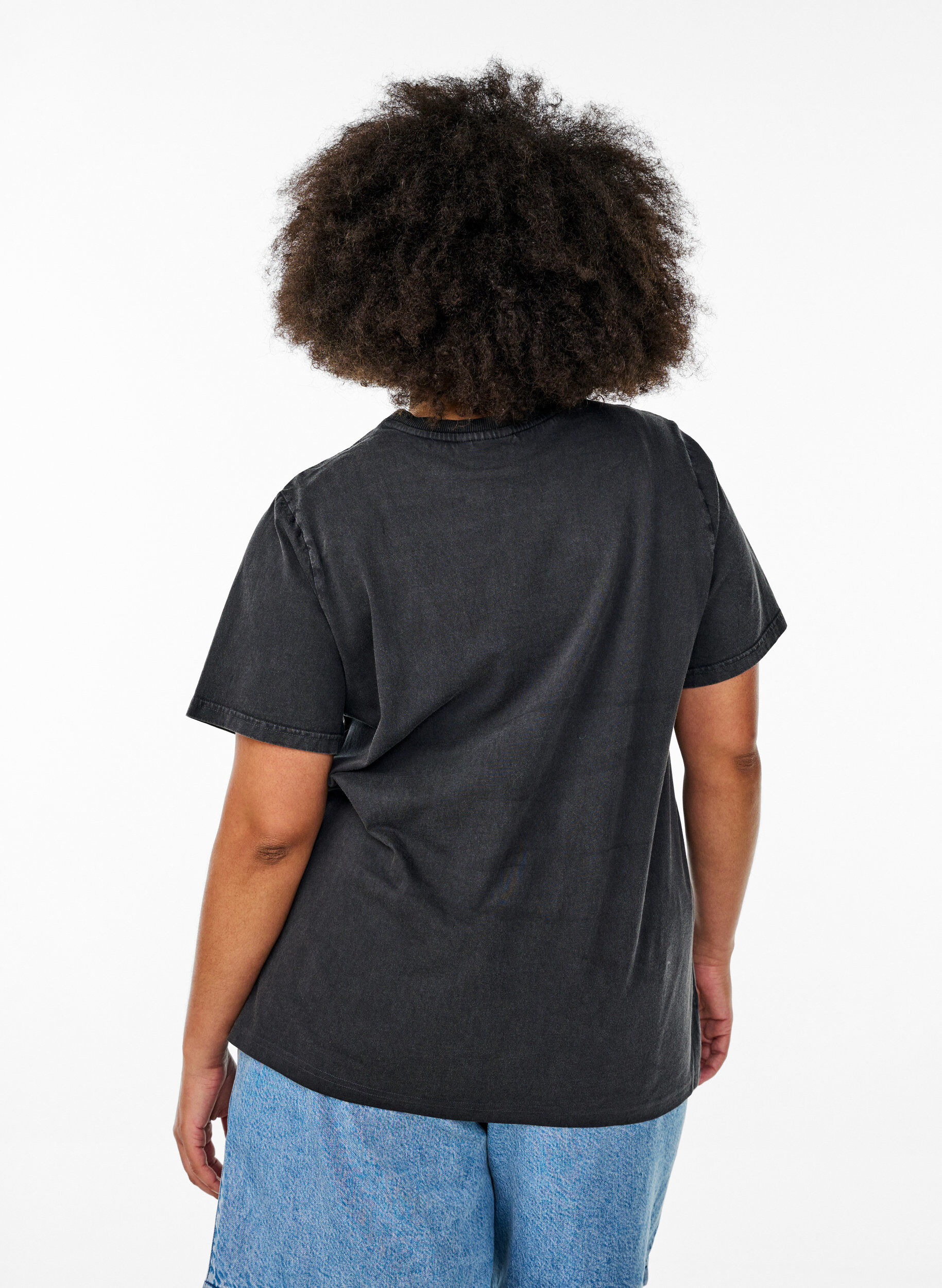 Zizzi T-shirt i &oslash;kologisk bomuld med statement print, Gr&aring;, Model image number 2