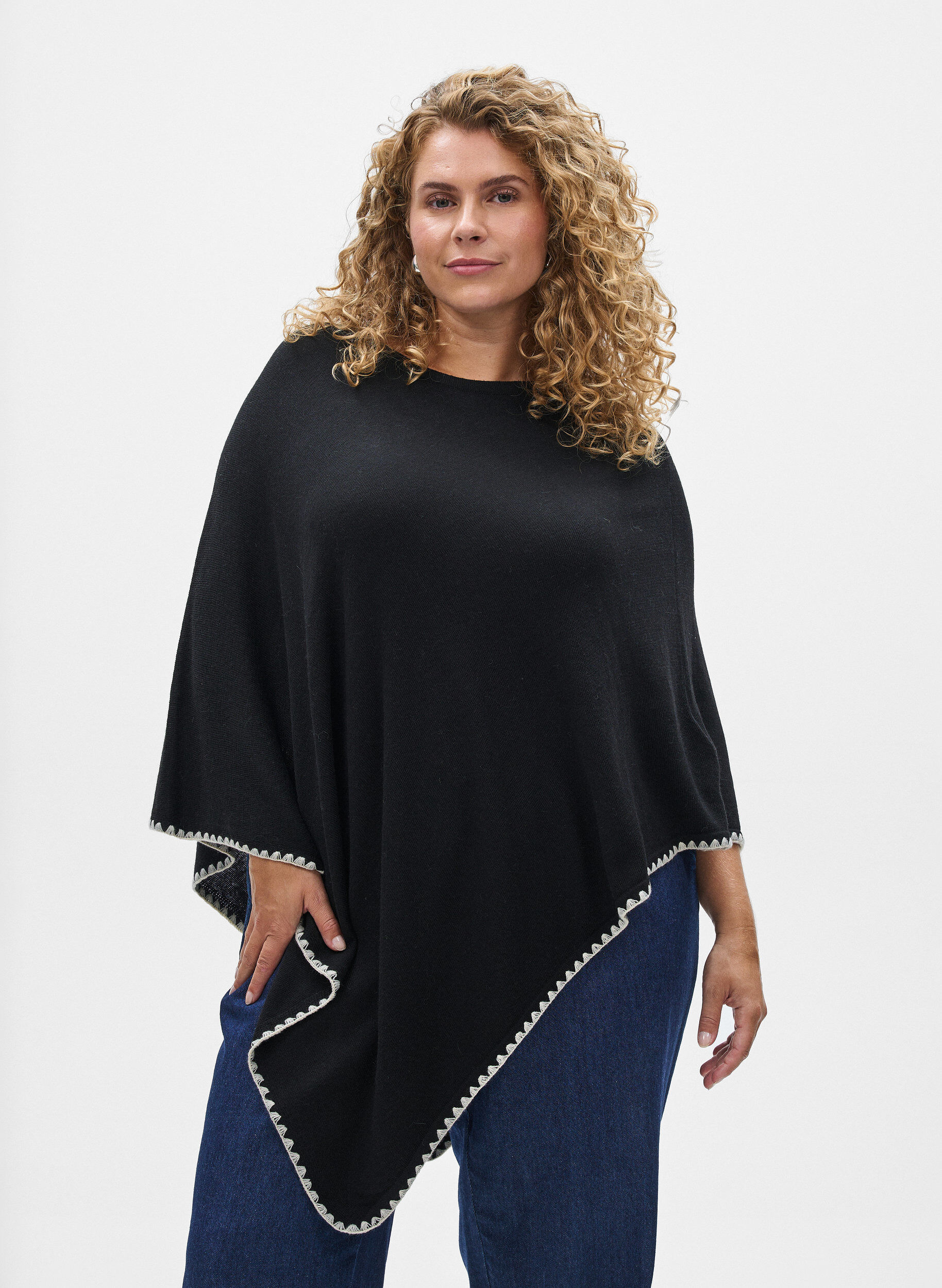 Finstrikket poncho, Sort, Model