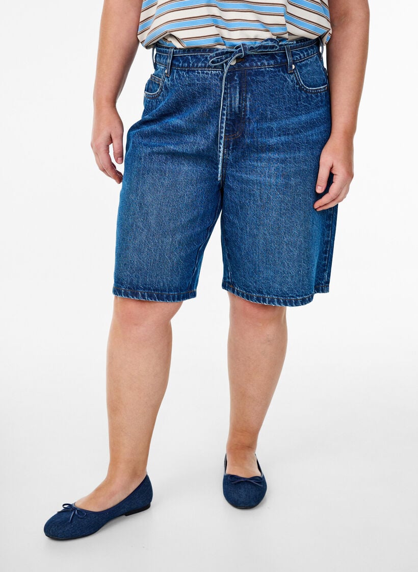Straight fit denimshorts med bindeb&aring;nd, Bl&aring;, Model image number 3