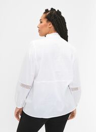 Skjorte med flæsekrave og crochetbånd, Bright White, Model