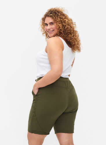 Løse shorts i bomuld med lommer, Ivy Green, Model image number 1