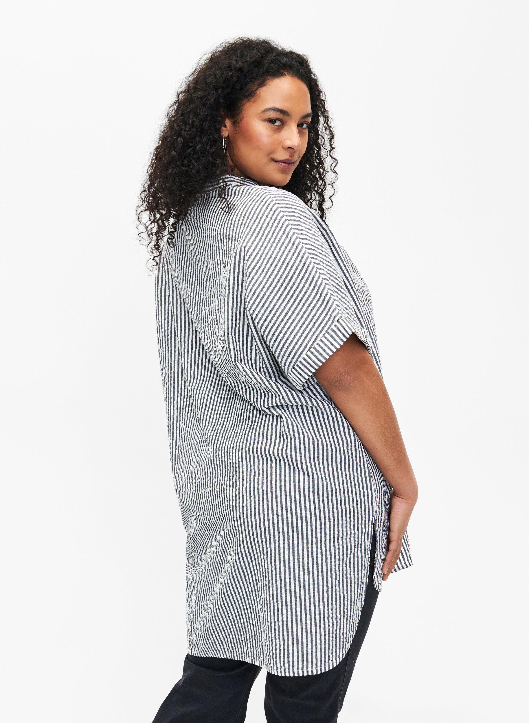 Zizzi Stribet skjorte med brystlommer, White/Black Stripe, Model image number 1