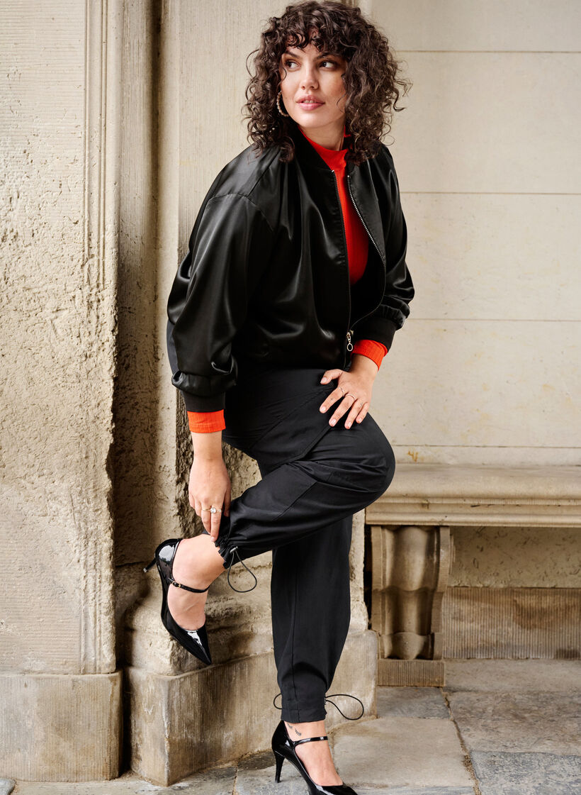 Cropped cargobukser med justerbar elastik, Black, Image image number 1