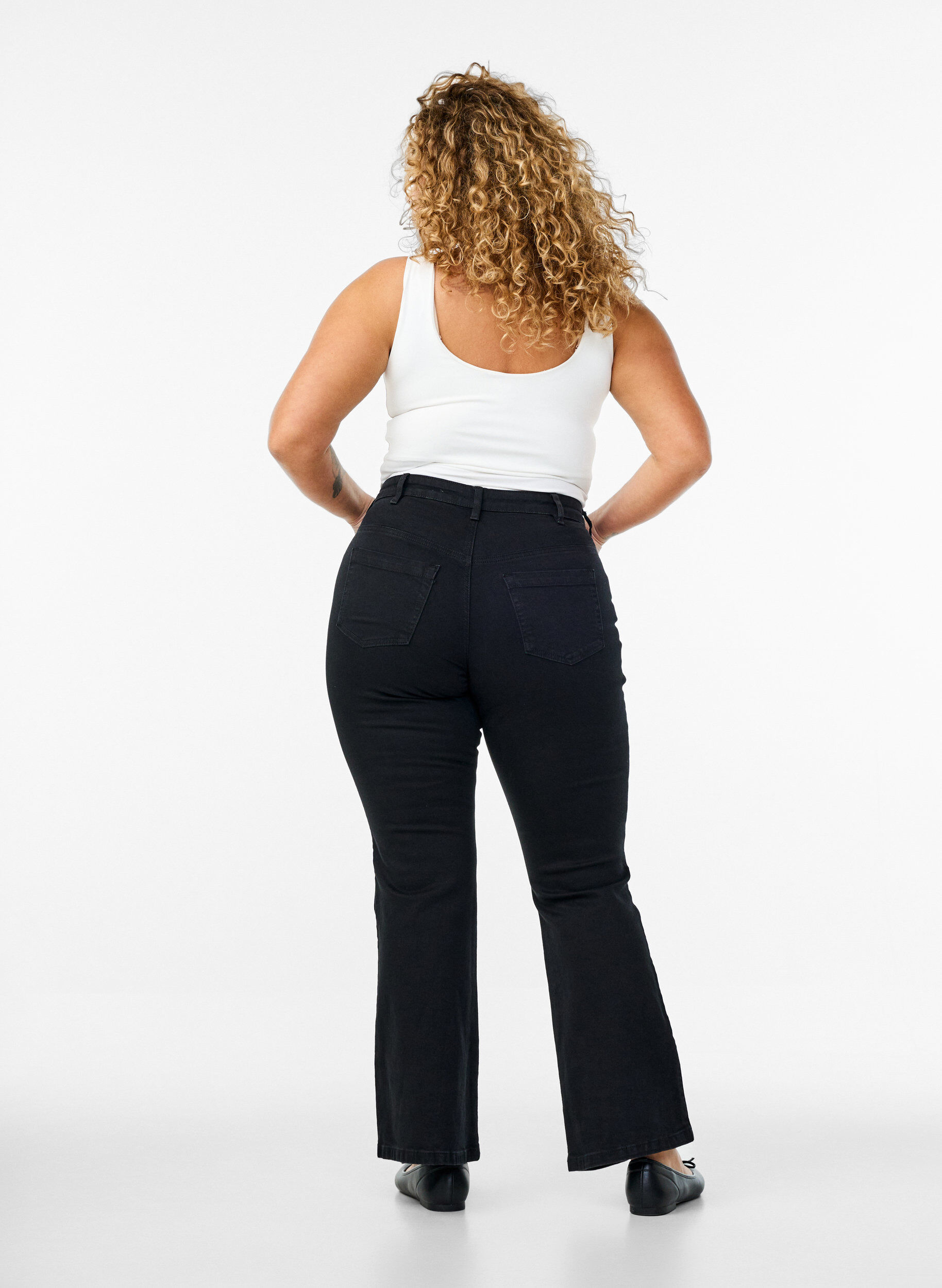 Zizzi Ellen bootcut jeans med h&oslash;j talje, Sort, Model image number 1