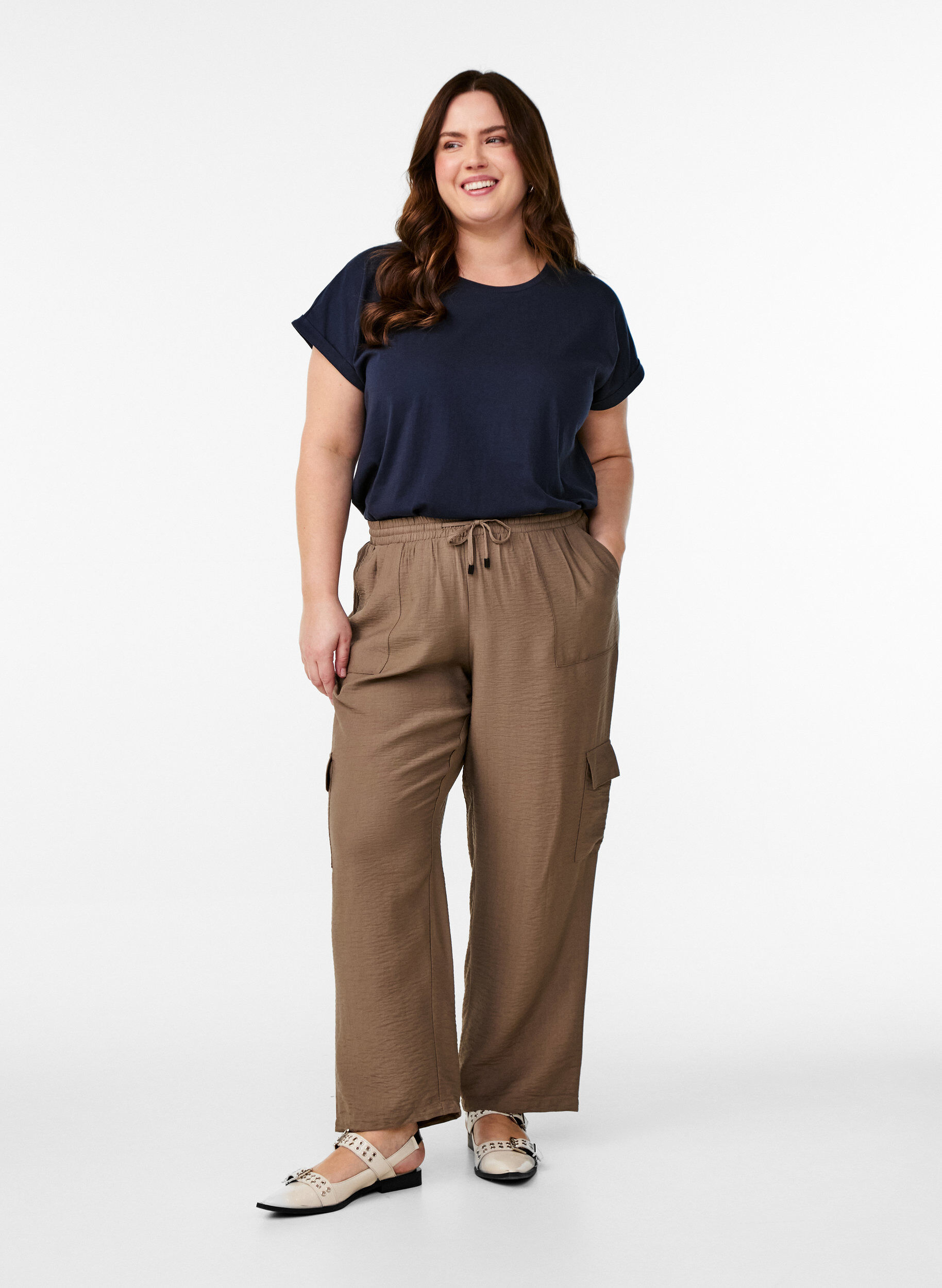 Zizzi Kort&aelig;rmet t-shirt i bomuldsblanding, Bl&aring;, Model image number 1