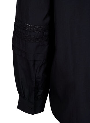 Bluse med flæser og blondebånd, Black, Packshot image number 3