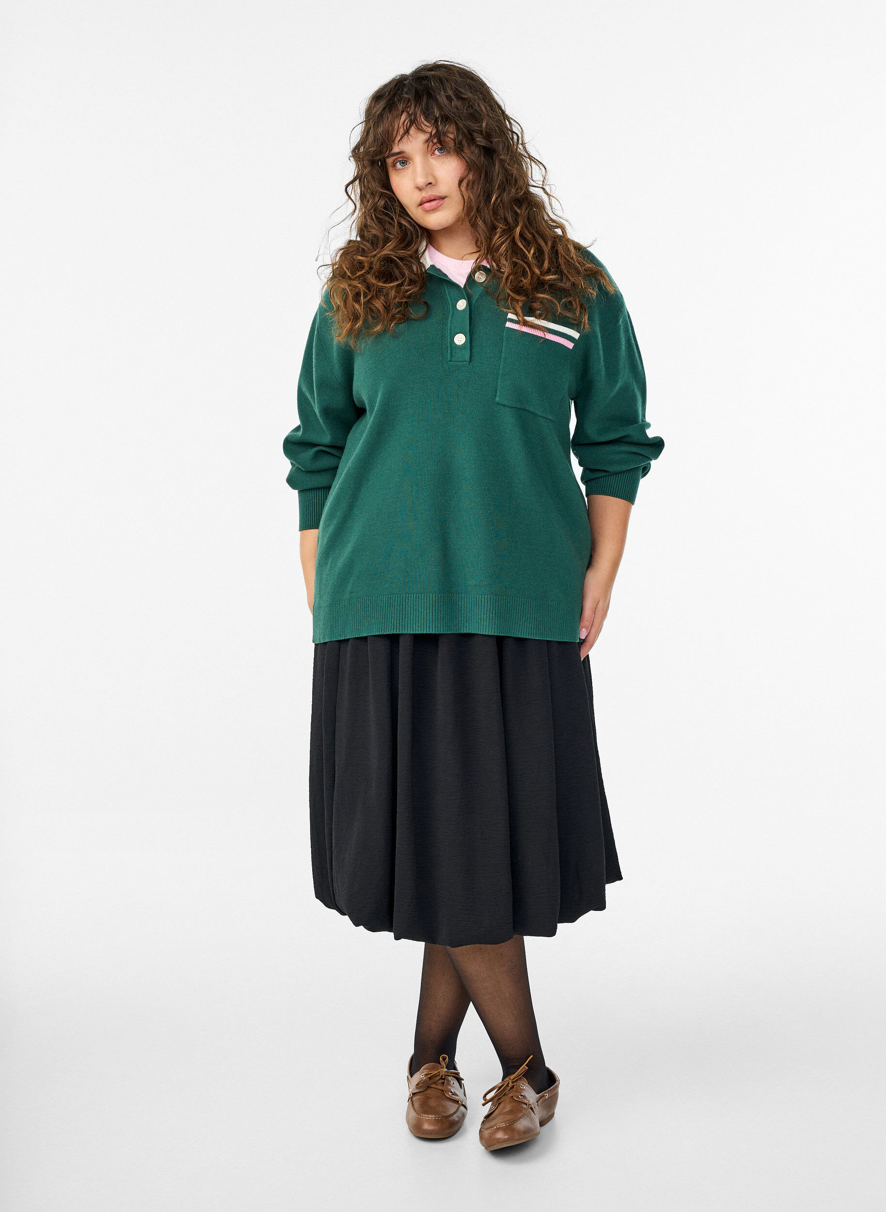 Zizzi Strikbluse med polokrave og kontraststriber, Gr&oslash;n, Model image number 1