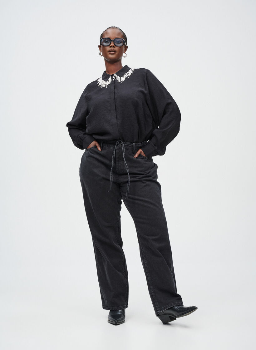 Skjorte med perlebroderet krave, , Model