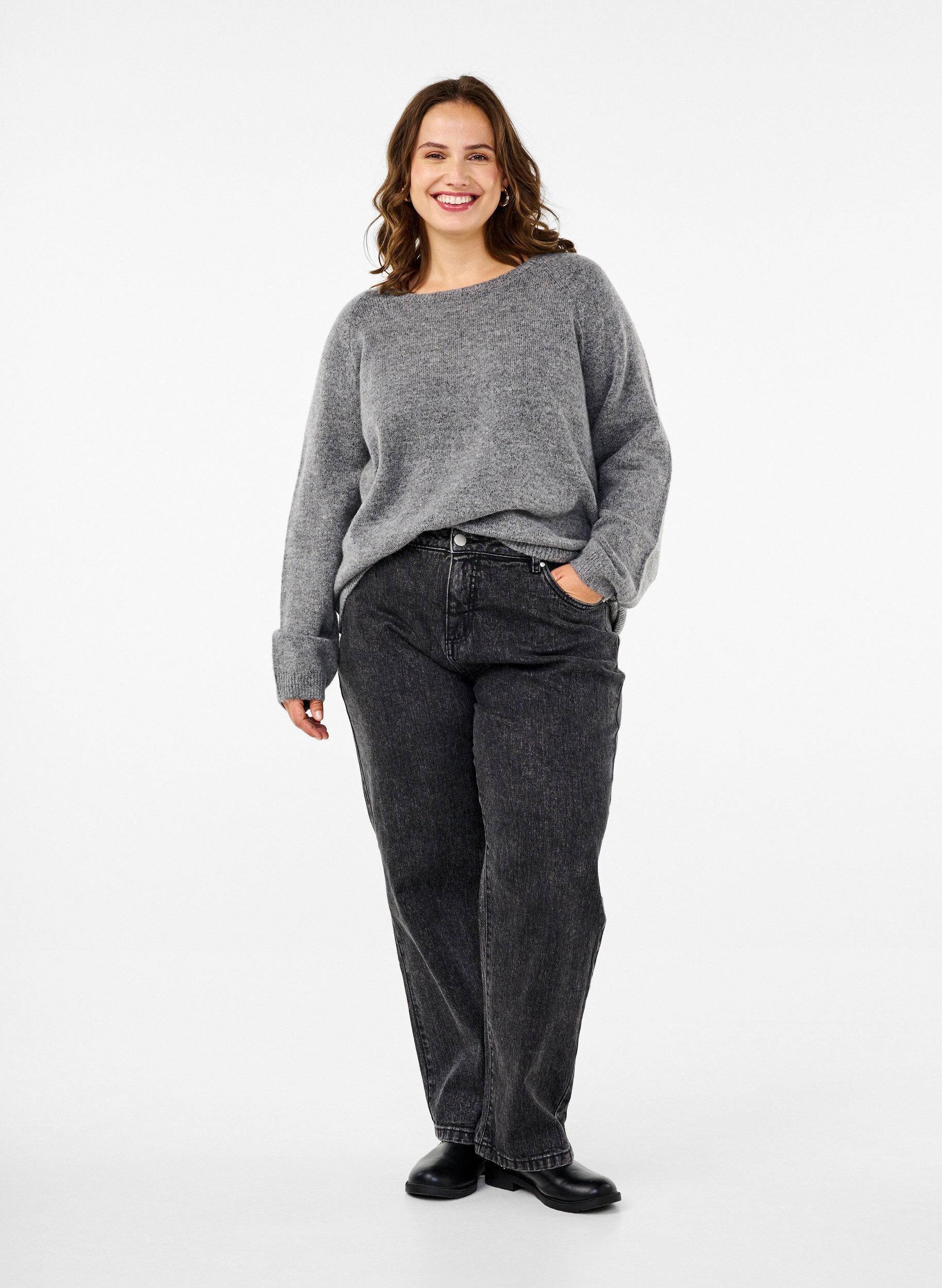 Zizzi L&oslash;stsiddende strikbluse med rund hals, Medium Grey Melange, Model image number 2