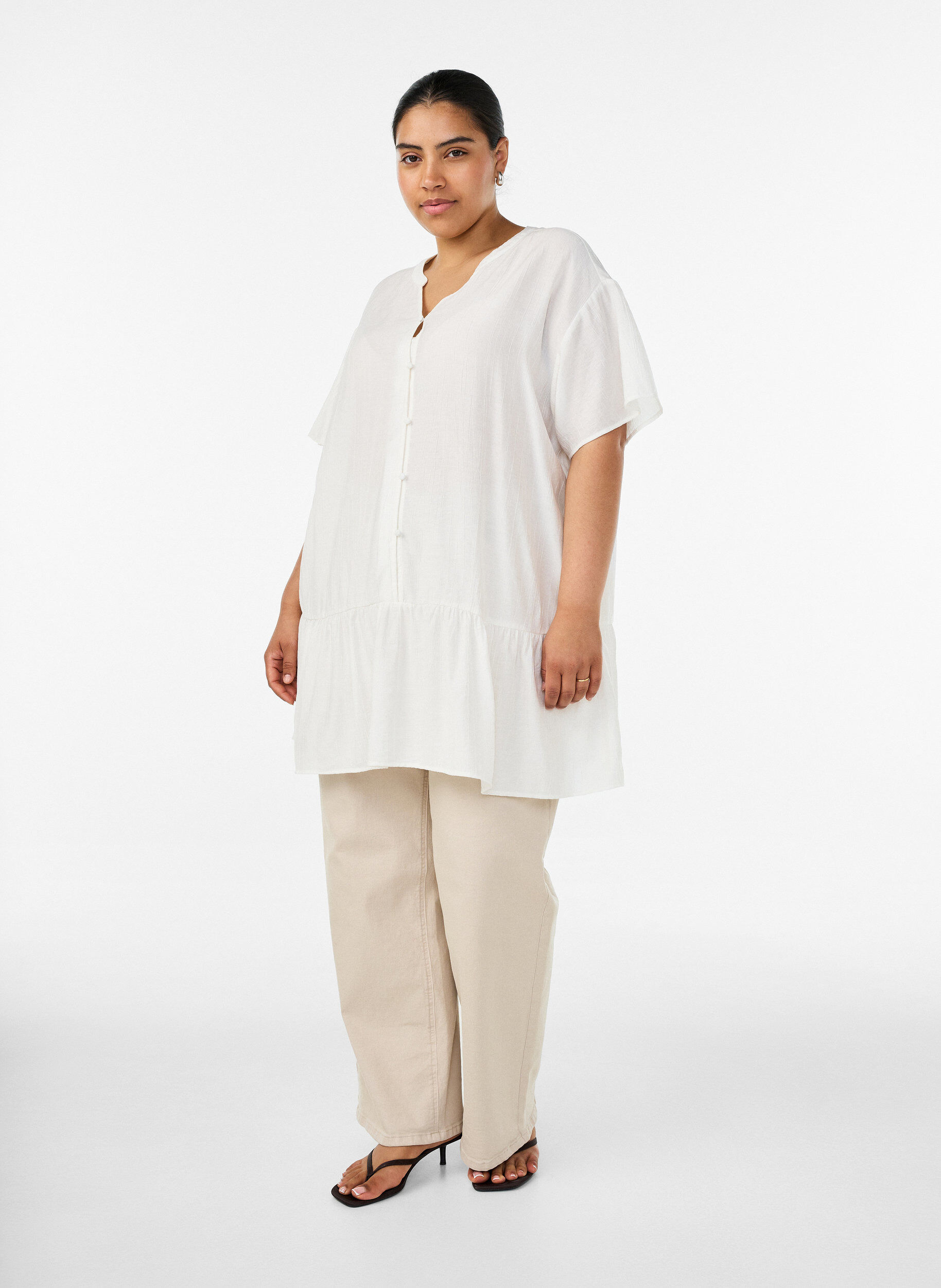 ZizziL&oslash;s tunika med kr&oslash;llet struktur og fl&aelig;sekant, Vanilla, Model image number 1