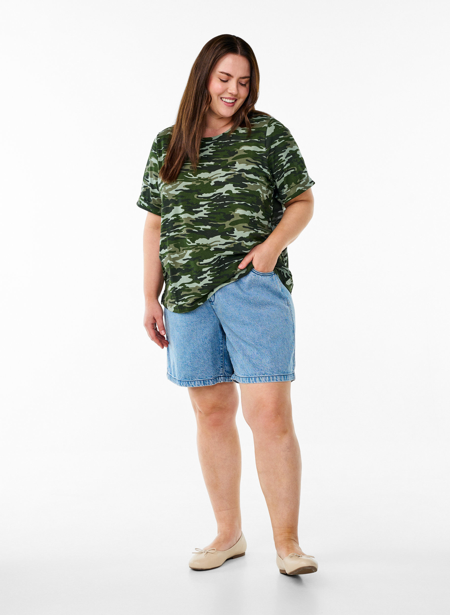 Zizzi T-shirt med rund hals og all-over print, Gr&oslash;n, Model image number 1