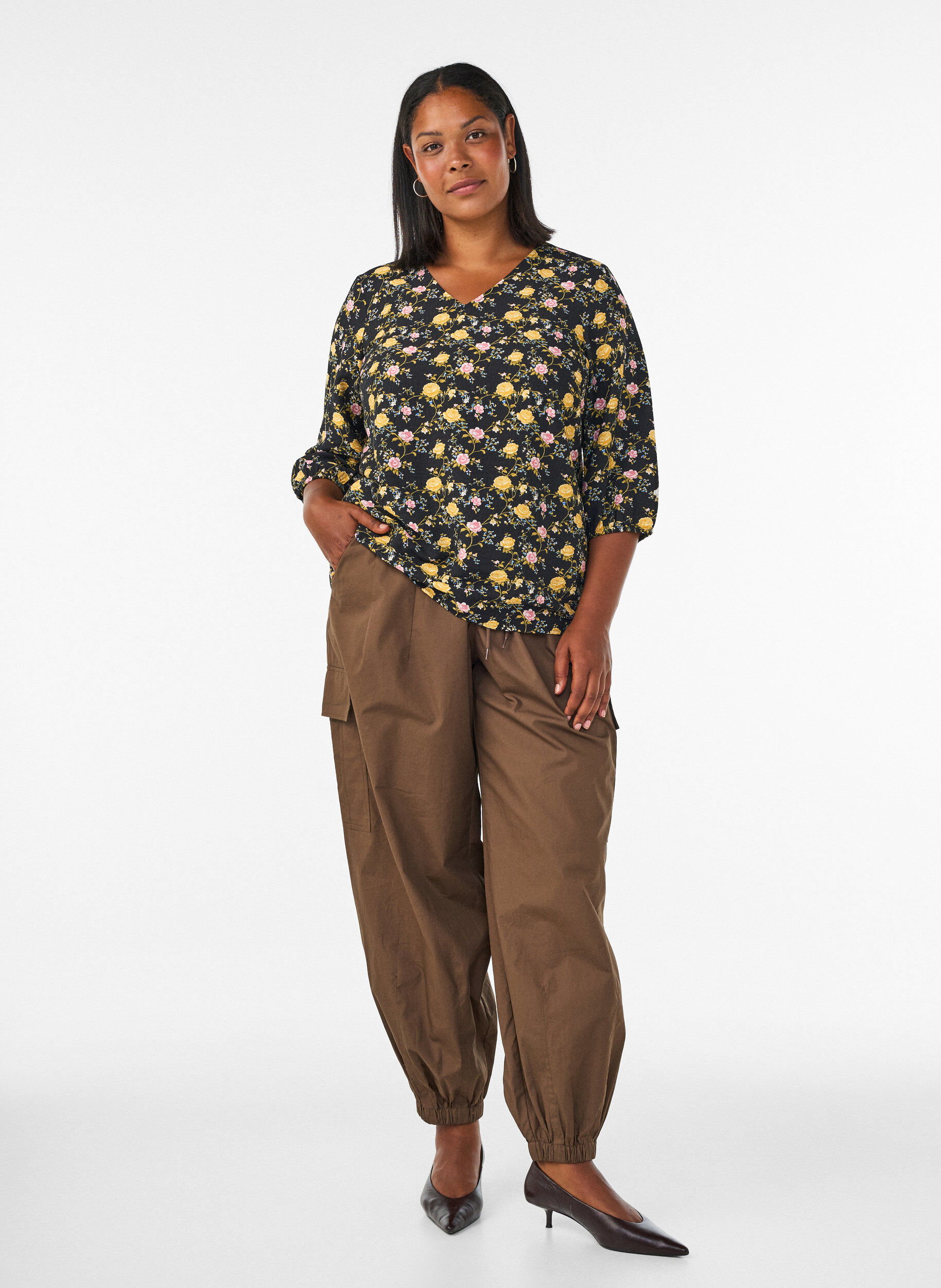 ZizziViskosebluse med m&oslash;nster og 3/4-&aelig;rmer, Sort, Model image number 1