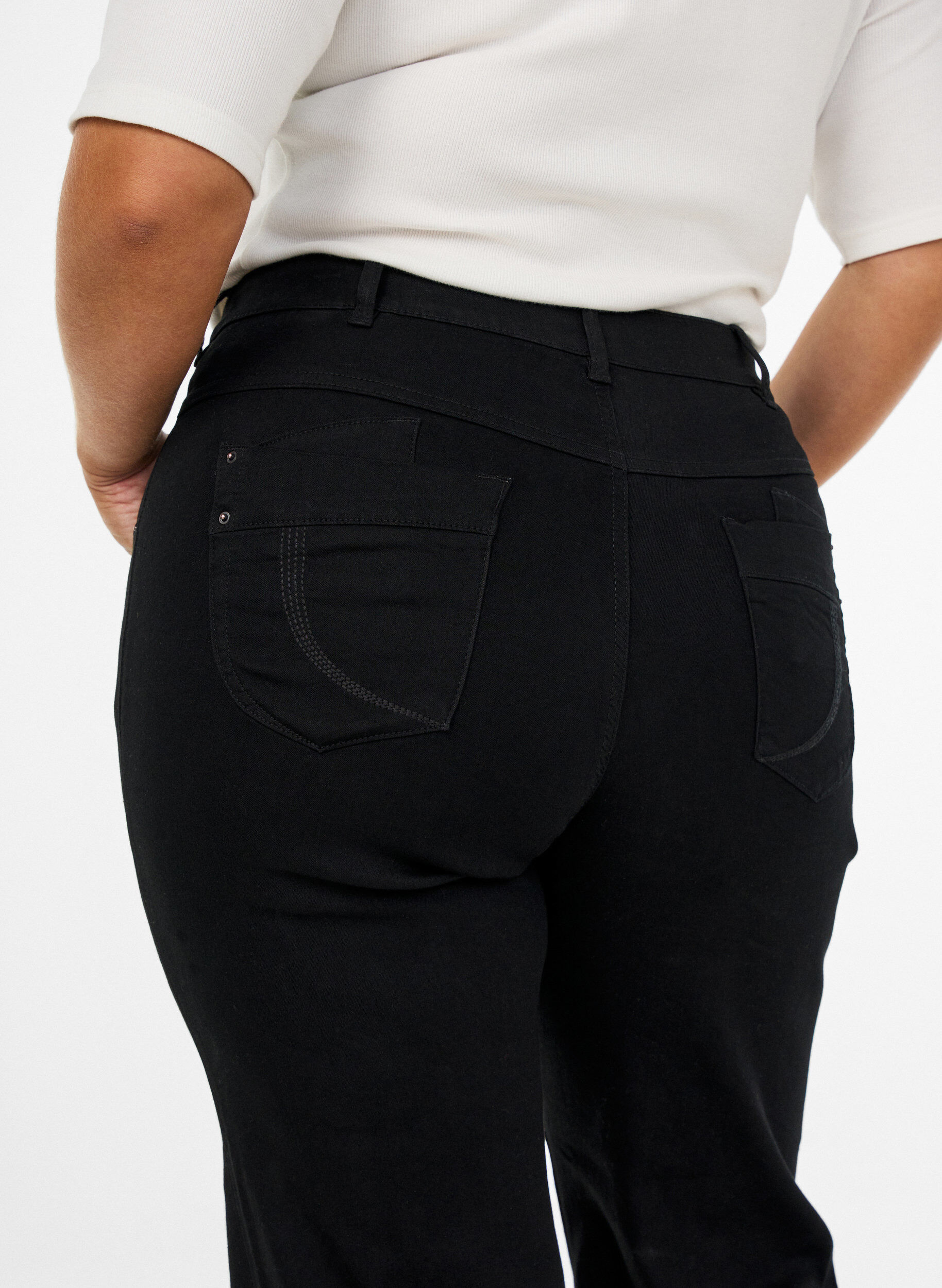 ZizziRegular fit Gemma jeans med h&oslash;j talje, Sort, Model image number 2
