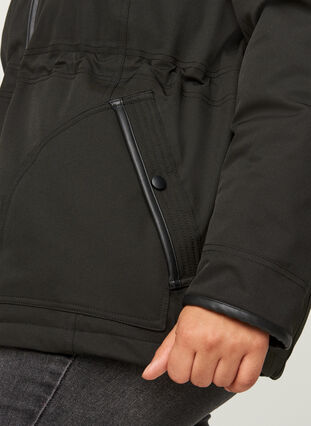 Kort vinterjakke med hætte og imiteret pelskant, Black, Model image number 3