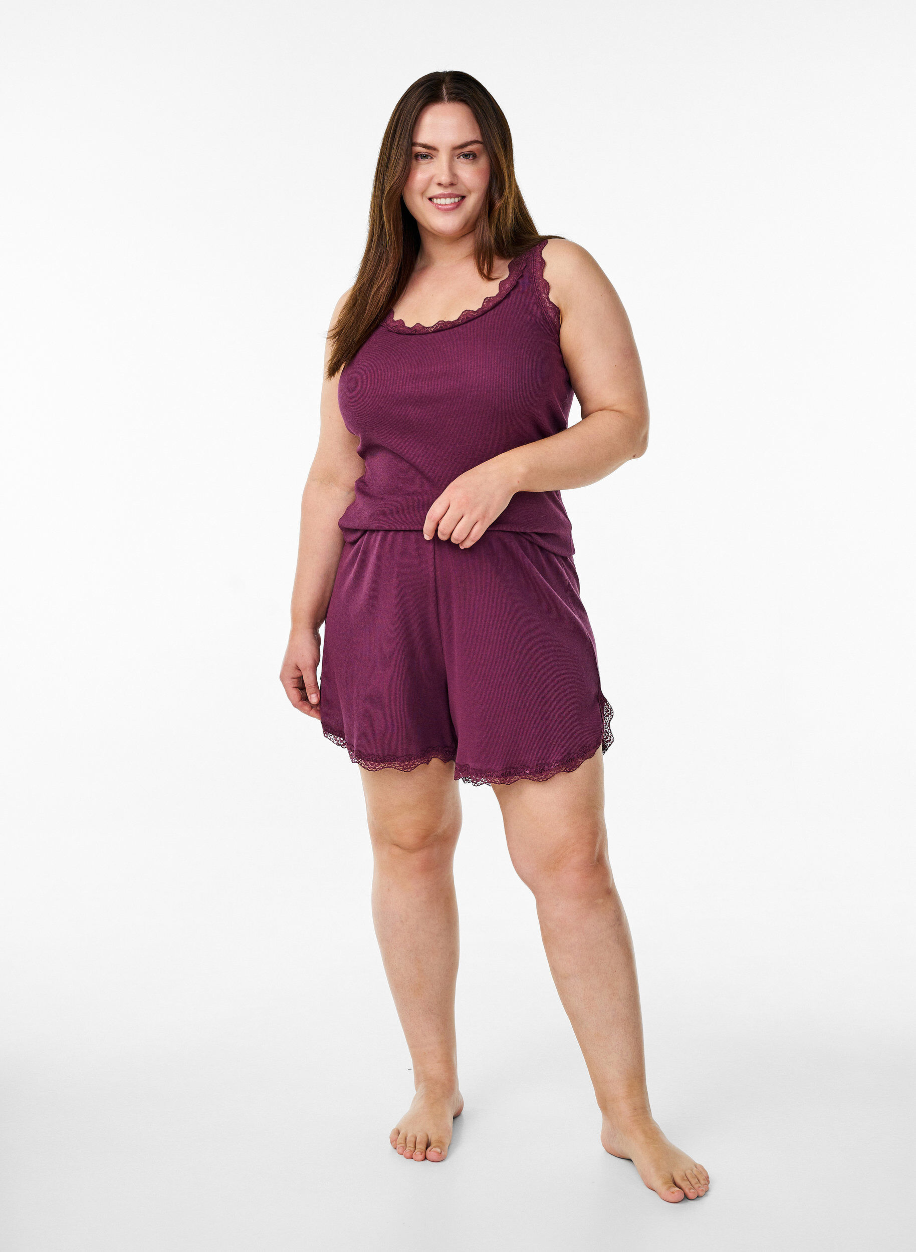 ZizziL&oslash;se natshorts med ribstruktur og blondekant, M&oslash;rk Bordeaux, Model image number 1