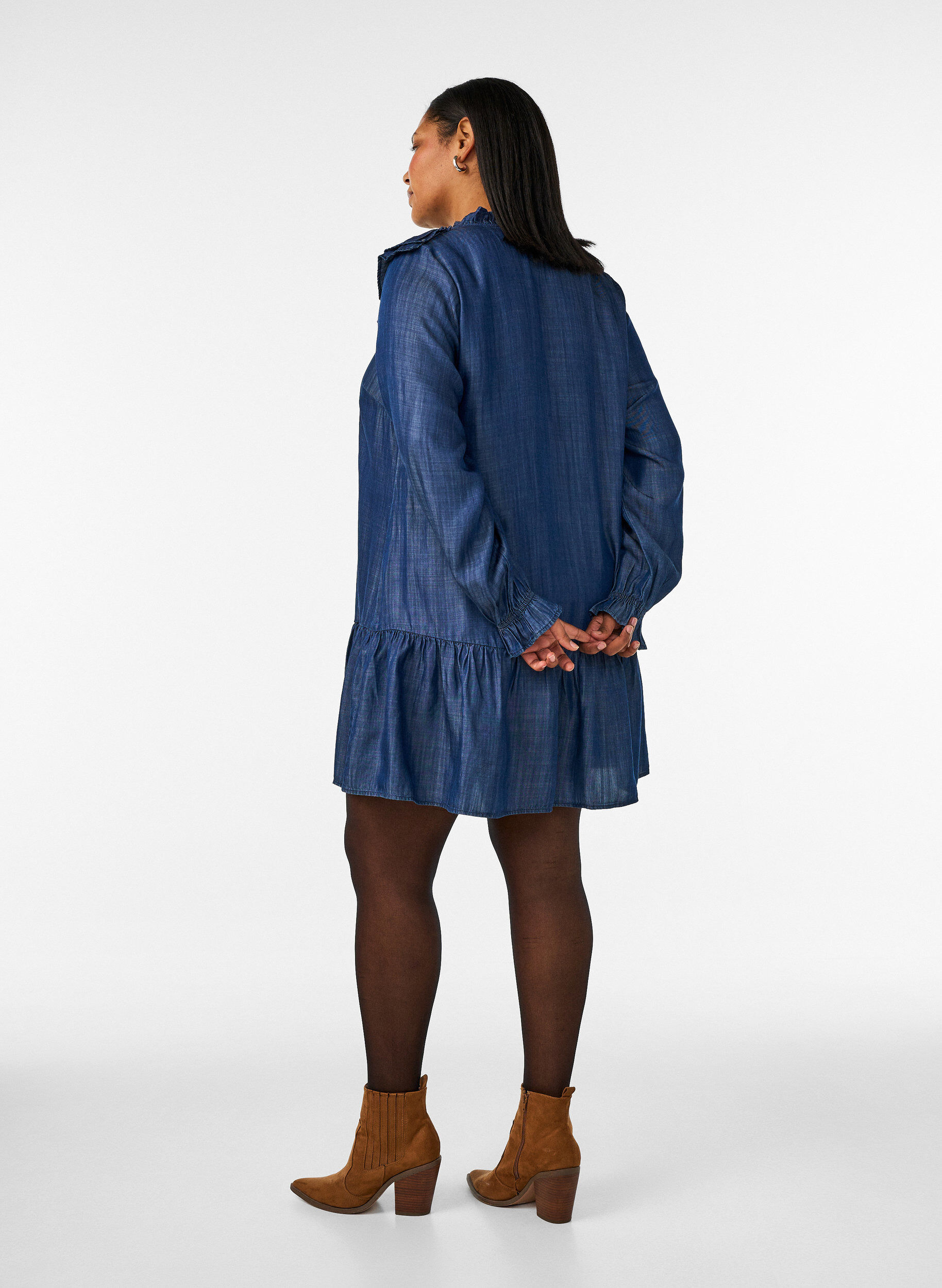 ZizziKort kjole i denimlook med fl&aelig;ser, Bl&aring;, Model image number 2