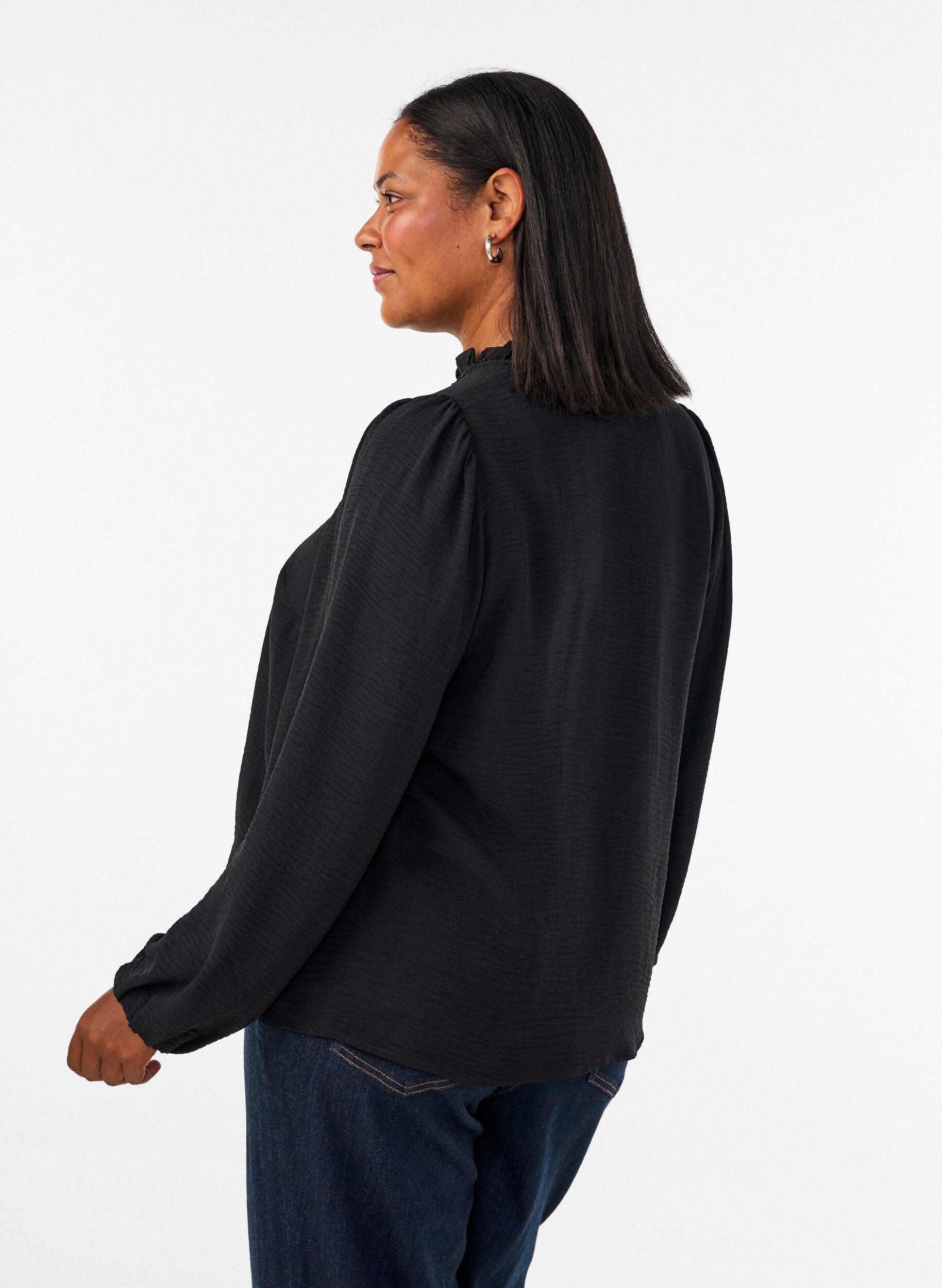 ZizziBluse med V-udsk&aelig;ring og crochetb&aring;nd, Sort, Model image number 2